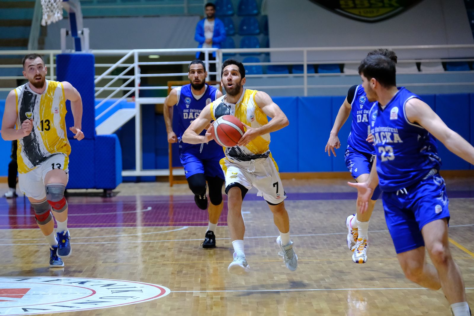 BÜYÜKŞEHİR BELEDİYESPOR BASKETBOLDA YARI FİNALDE