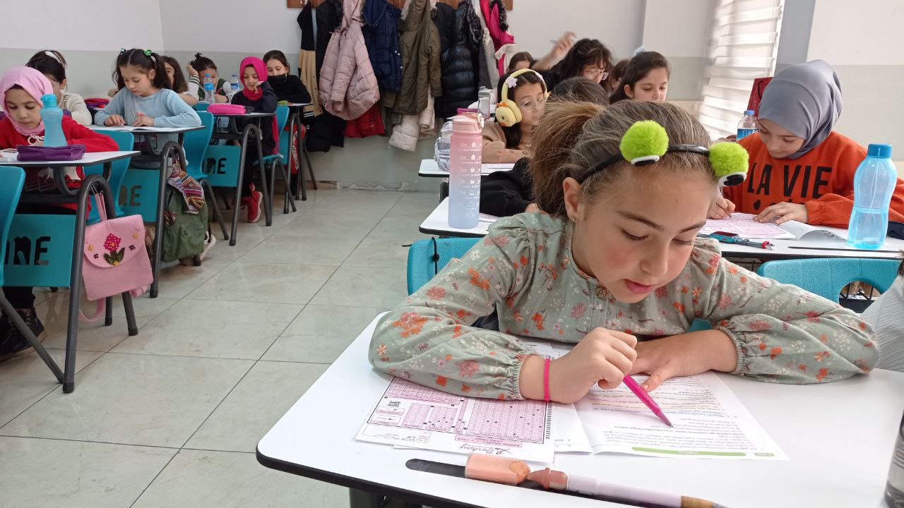 BİLGEHANELERDEKİ DENEME SINAVLARI ÖĞRENCİLERDE AKADEMİK BAŞARIYI DESTEKLİYOR