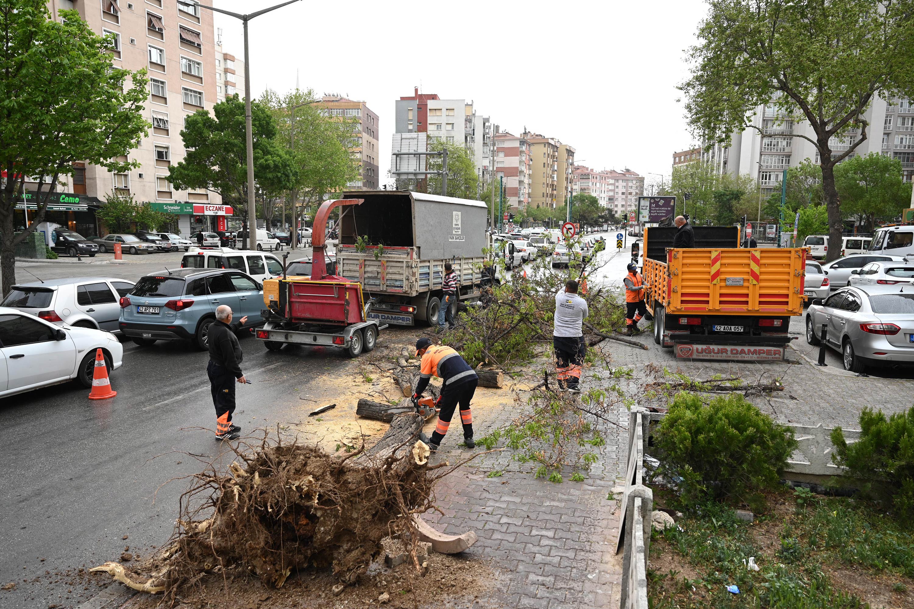 BAŞKAN ALTAY ŞİDDETLİ RÜZGARA KARŞI EKİPLERİN TEYAKKUZ HALİNDE OLDUĞUNU SÖYLEDİ