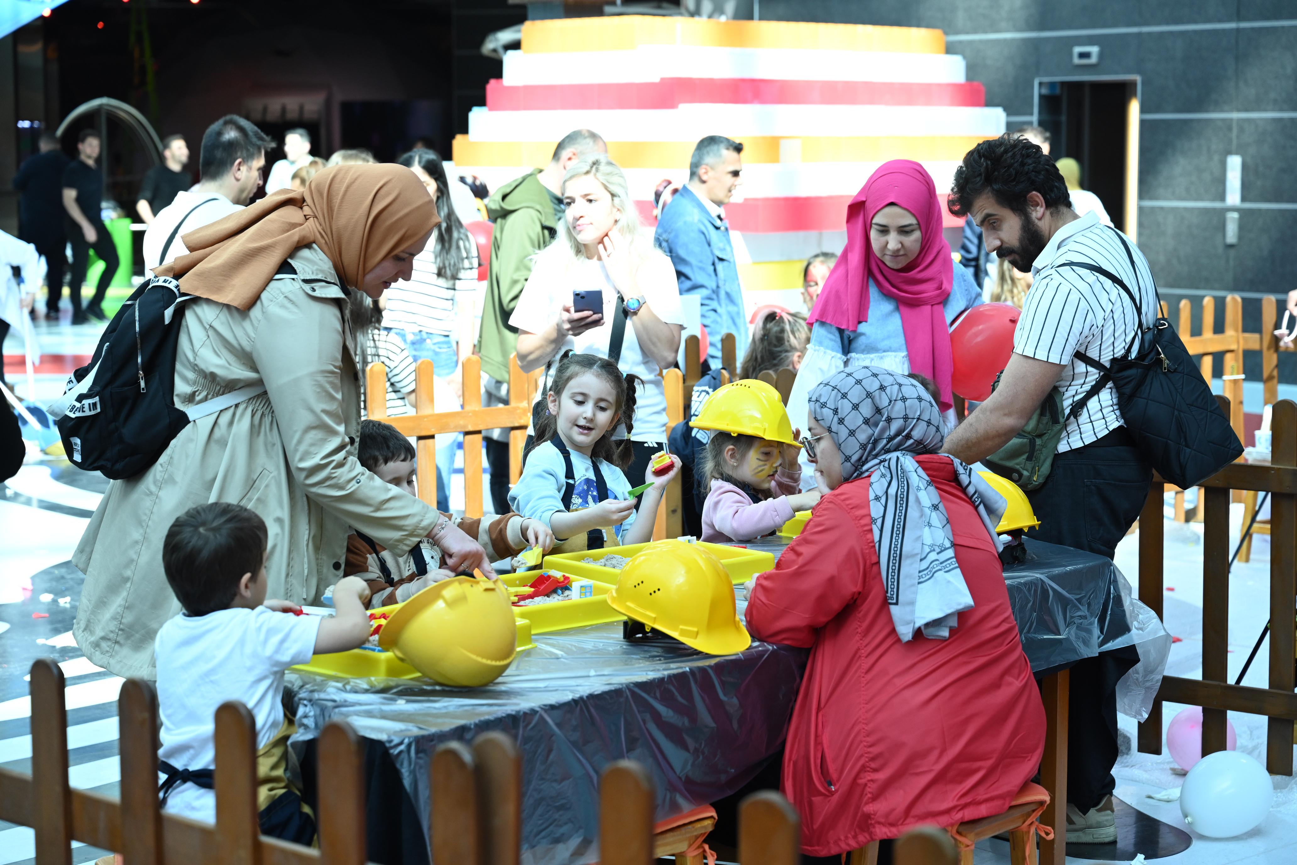 KONYA BİLİM MERKEZİ 23 NİSAN ÇOCUK ŞENLİĞİ’NDE ÇOCUKLARI BİLİMLE BULUŞTURDU