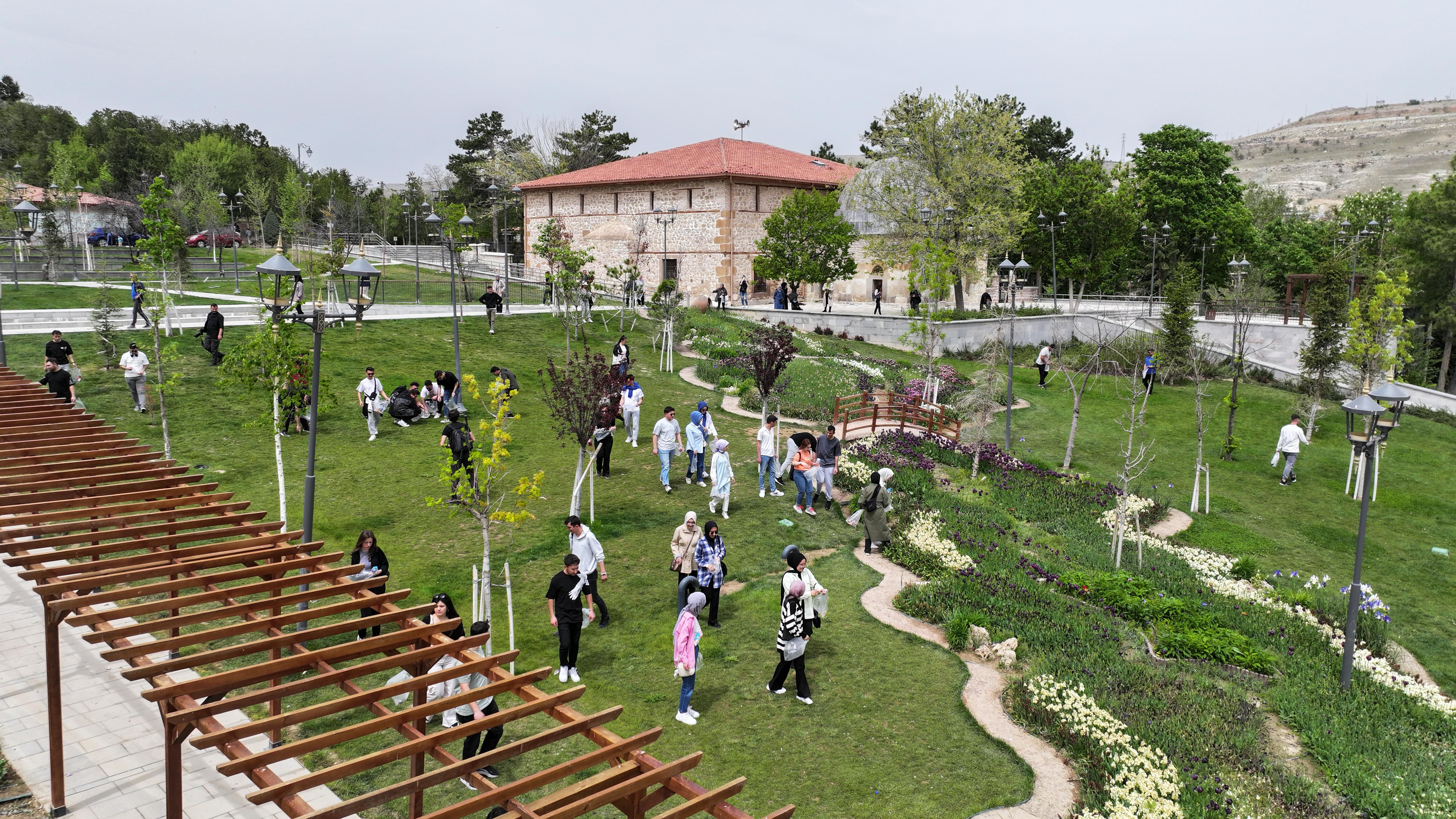 KONYA BÜYÜKŞEHİR'DEN ÇEVRENİN KORUNMASI İÇİN DİKKAT ÇEKEN ETKİNLİK