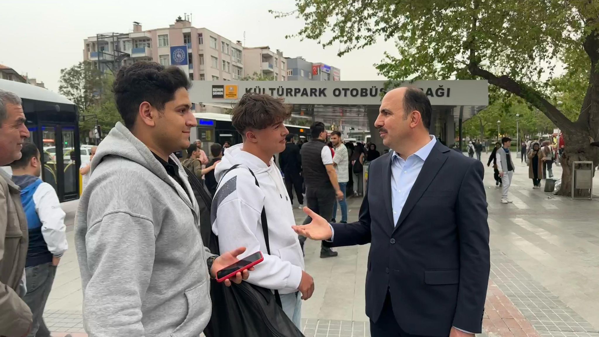 BAŞKAN ALTAY KÜLTÜRPARK’TA VATANDAŞLARLA BULUŞTU
