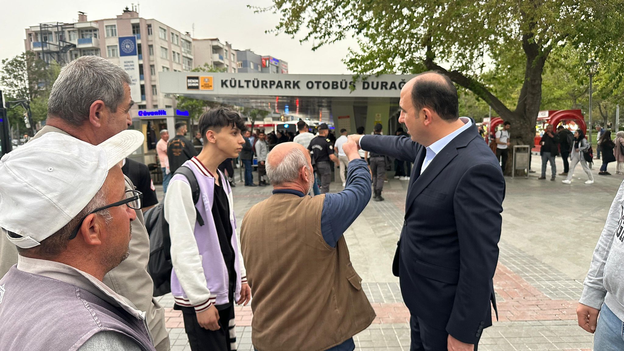 BAŞKAN ALTAY KÜLTÜRPARK’TA VATANDAŞLARLA BULUŞTU