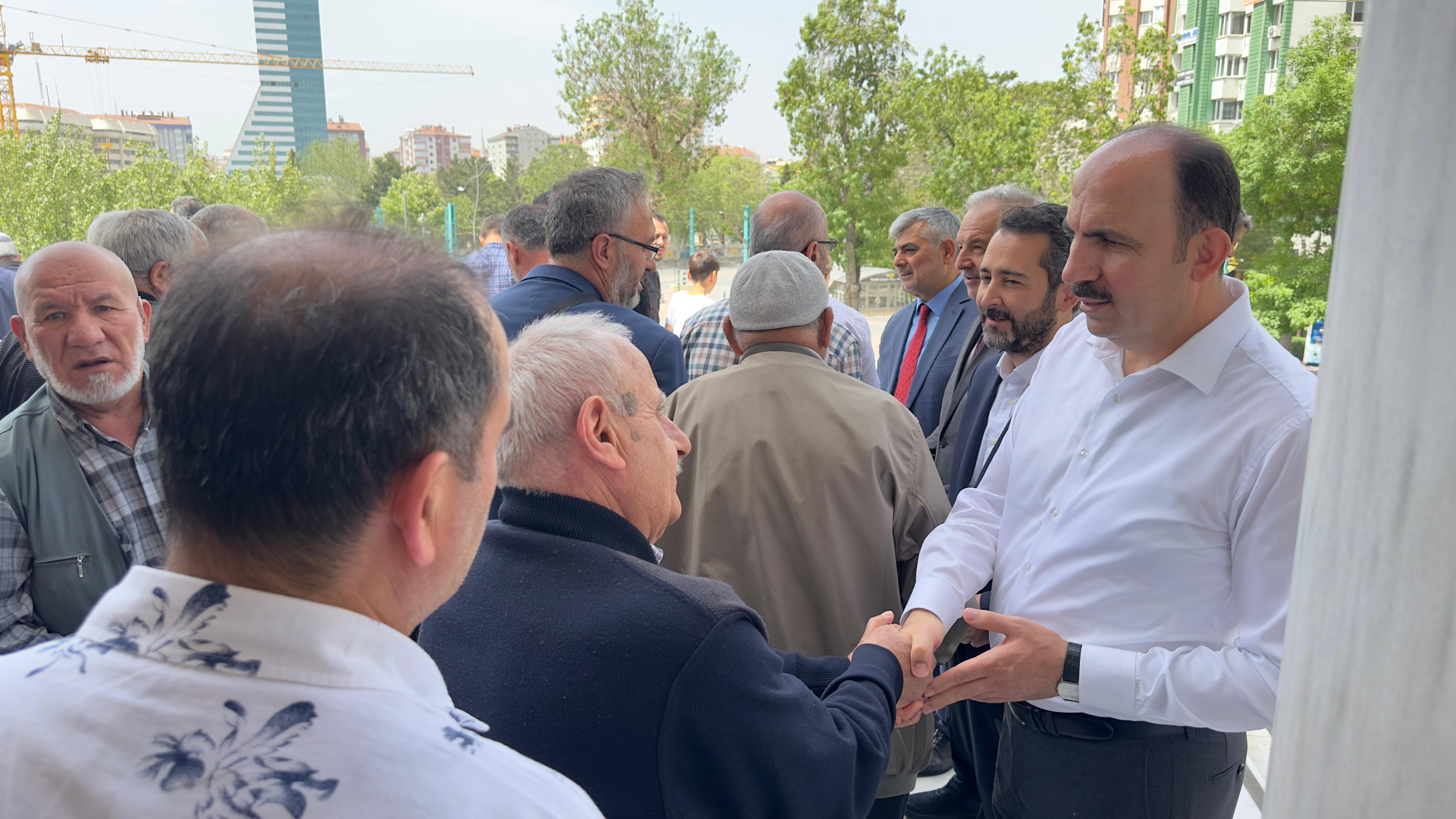 BAŞKAN ALTAY HACIVEYİSZADE CAMİİ’NDE VATANDAŞLARLA BULUŞTU