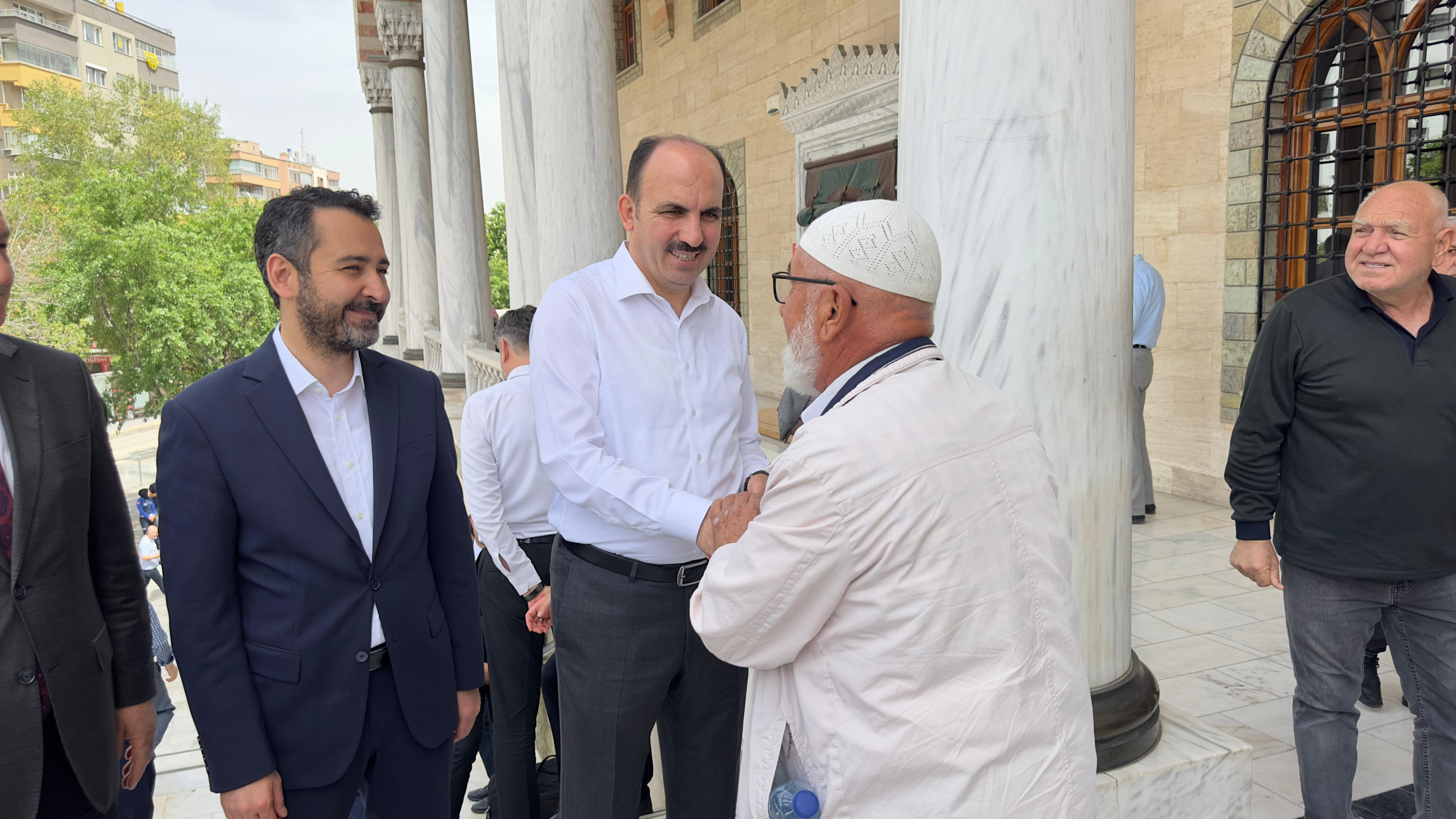 BAŞKAN ALTAY HACIVEYİSZADE CAMİİ’NDE VATANDAŞLARLA BULUŞTU