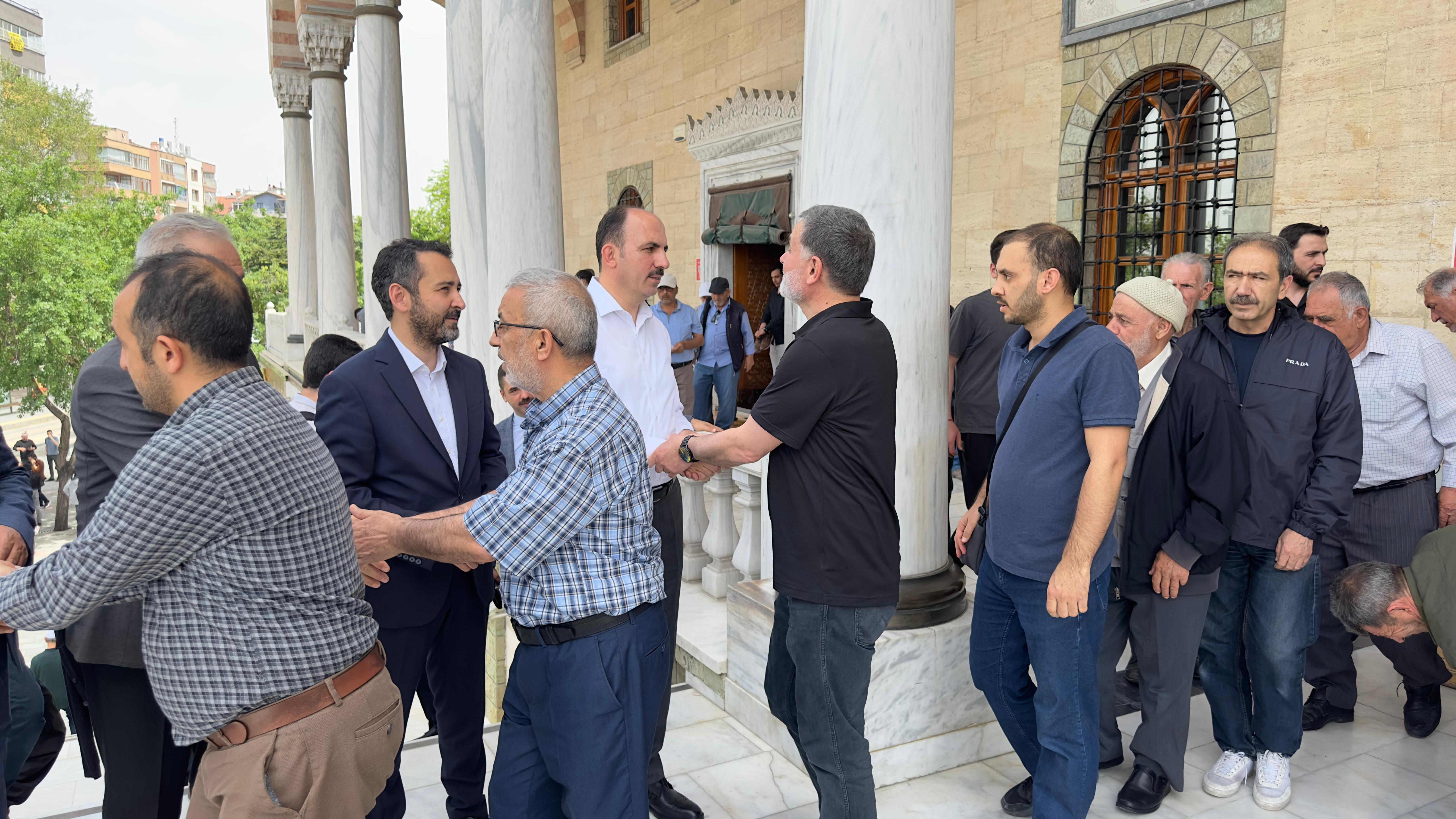 BAŞKAN ALTAY HACIVEYİSZADE CAMİİ’NDE VATANDAŞLARLA BULUŞTU