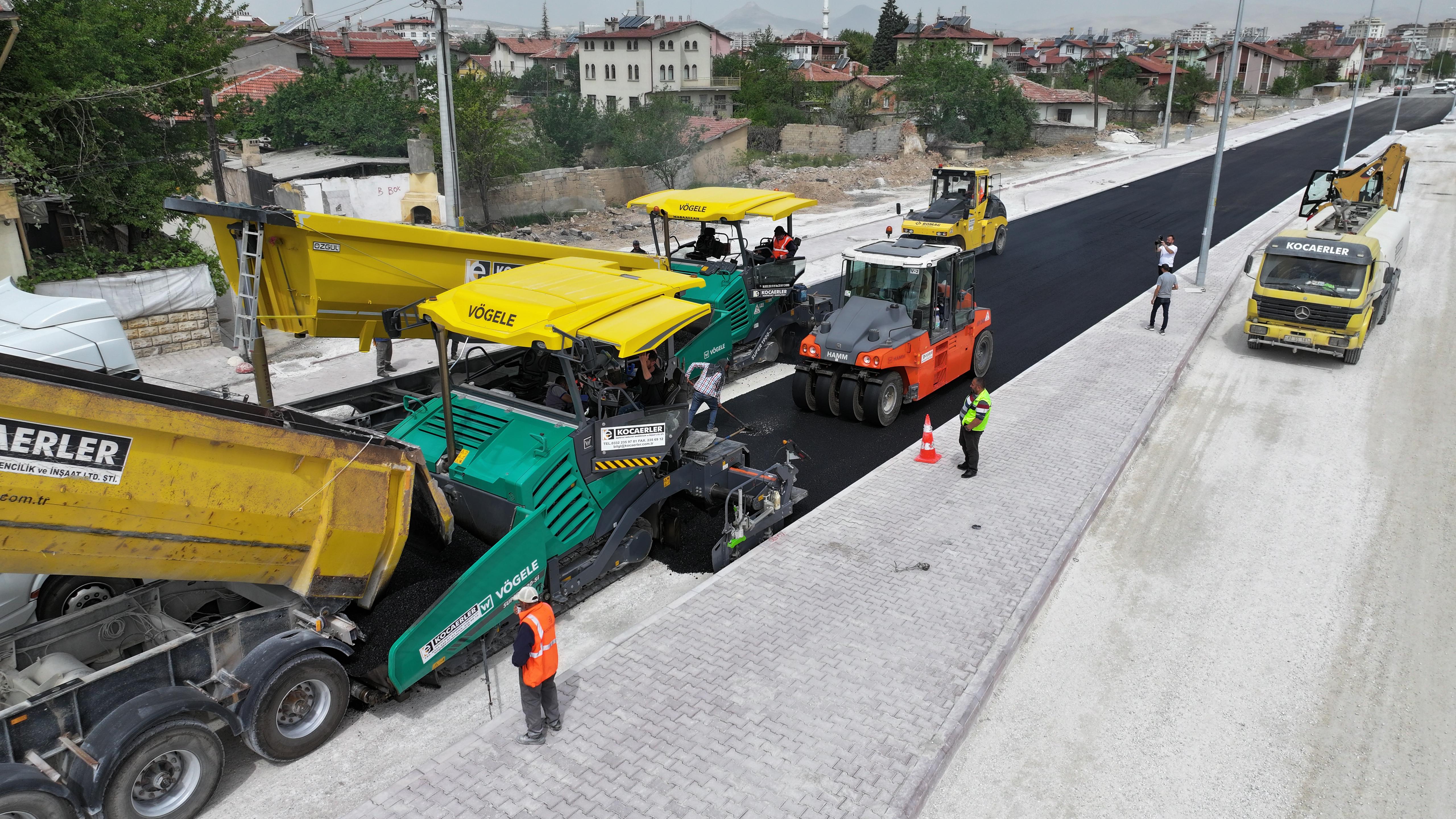 BAŞKAN ALTAY: “KÜÇÜK AYMANAS CADDESİ’NDE SICAK ASFALT ÇALIŞMASINA BAŞLADIK”