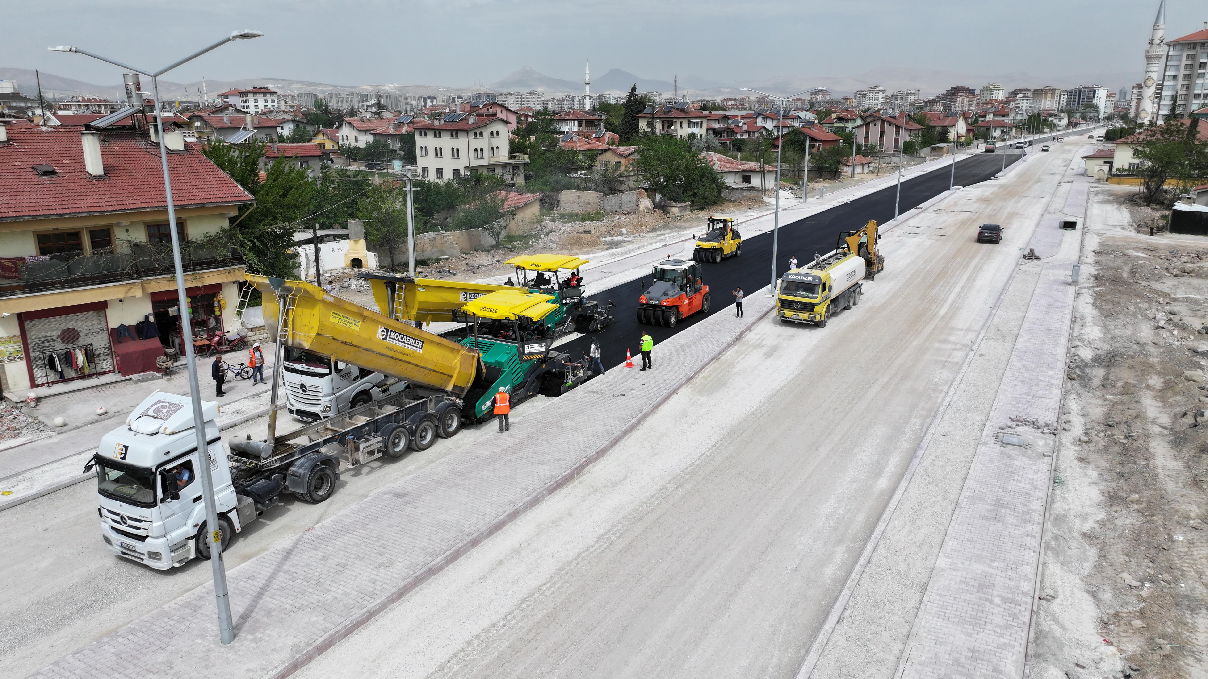 BAŞKAN ALTAY: “KÜÇÜK AYMANAS CADDESİ’NDE SICAK ASFALT ÇALIŞMASINA BAŞLADIK”