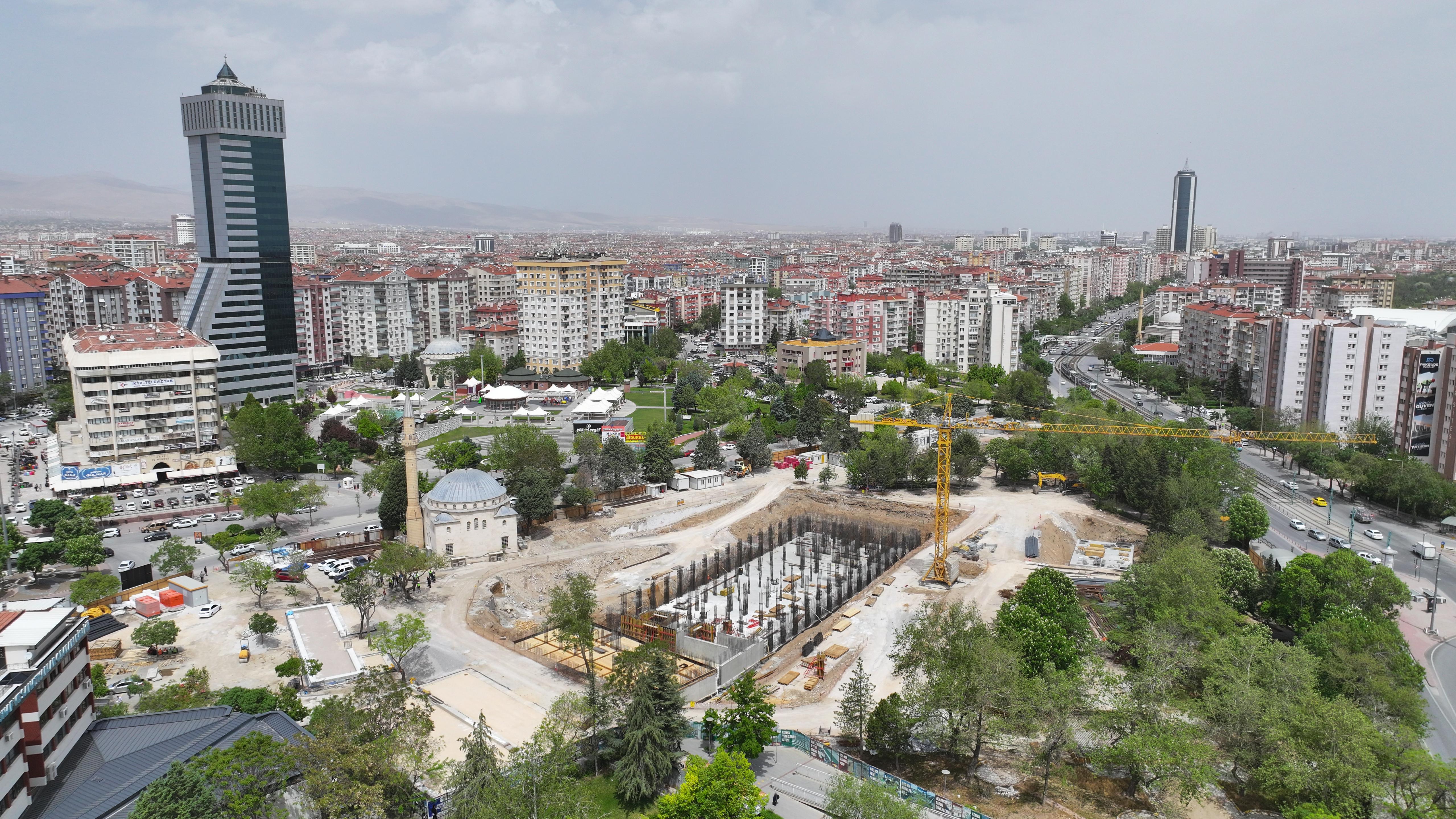 BAŞKAN ALTAY:  “MEVCUT AĞAÇLARA GÖRE ŞEKİLLENDİREREK TÜRKİYE’NİN EN İKONİK KÜTÜPHANESİNİ GENÇLER İÇİN YAPIYORUZ”