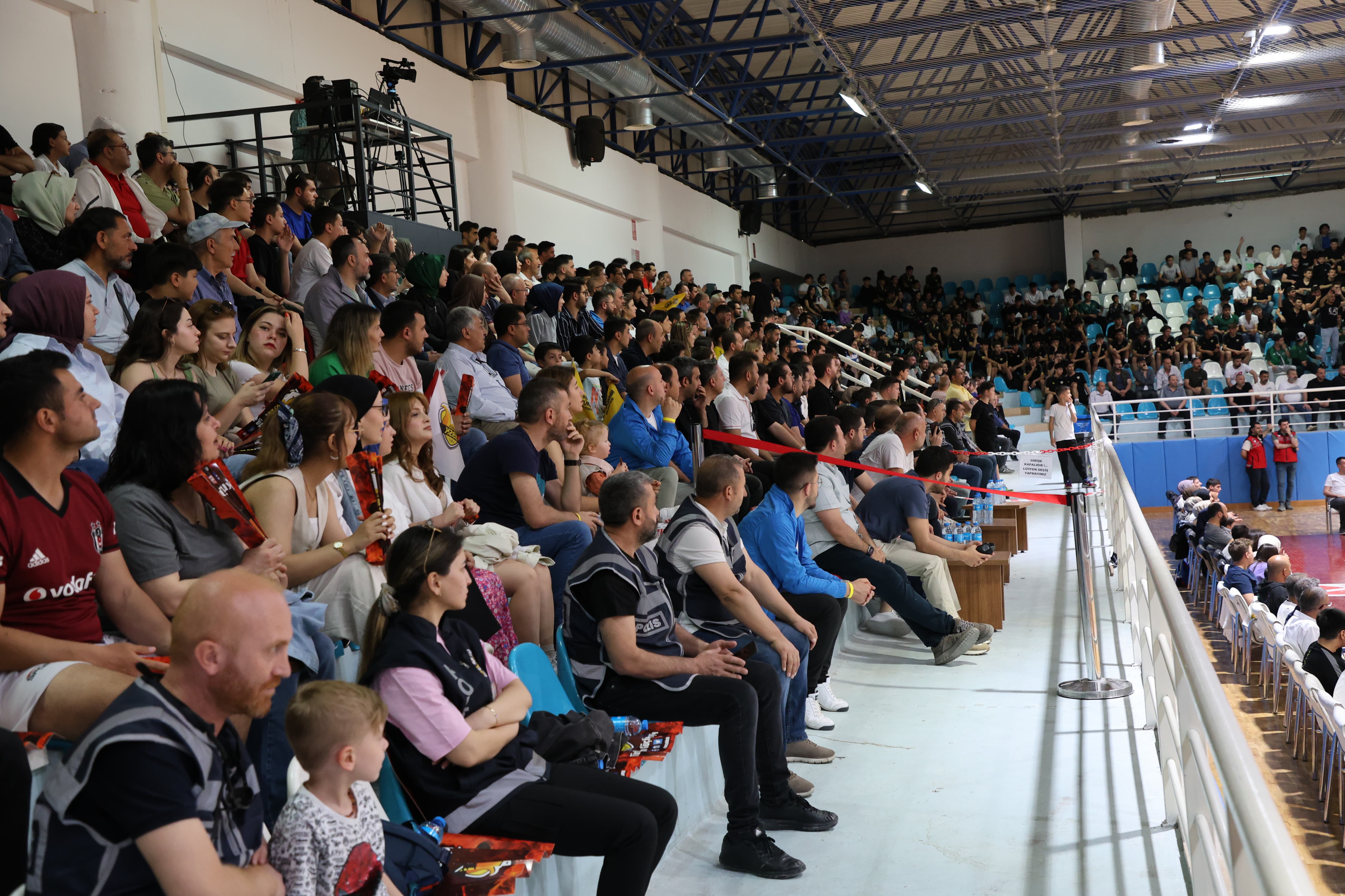 BÜYÜKŞEHİR BELEDİYESPOR BASKETBOL TAKIMI ADIM ADIM FİNALE YÜRÜYOR