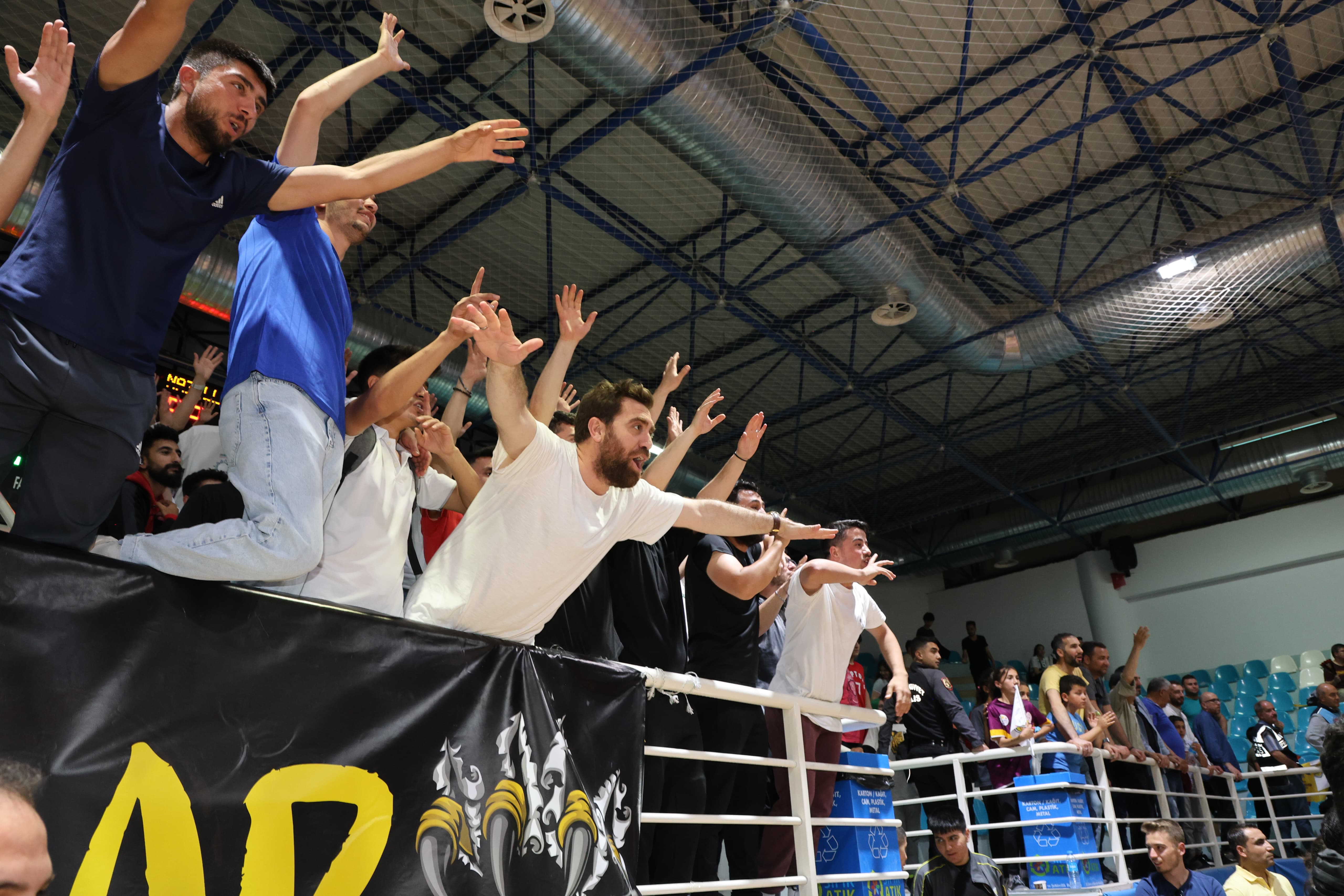 BÜYÜKŞEHİR BELEDİYESPOR BASKETBOL TAKIMI ADIM ADIM FİNALE YÜRÜYOR