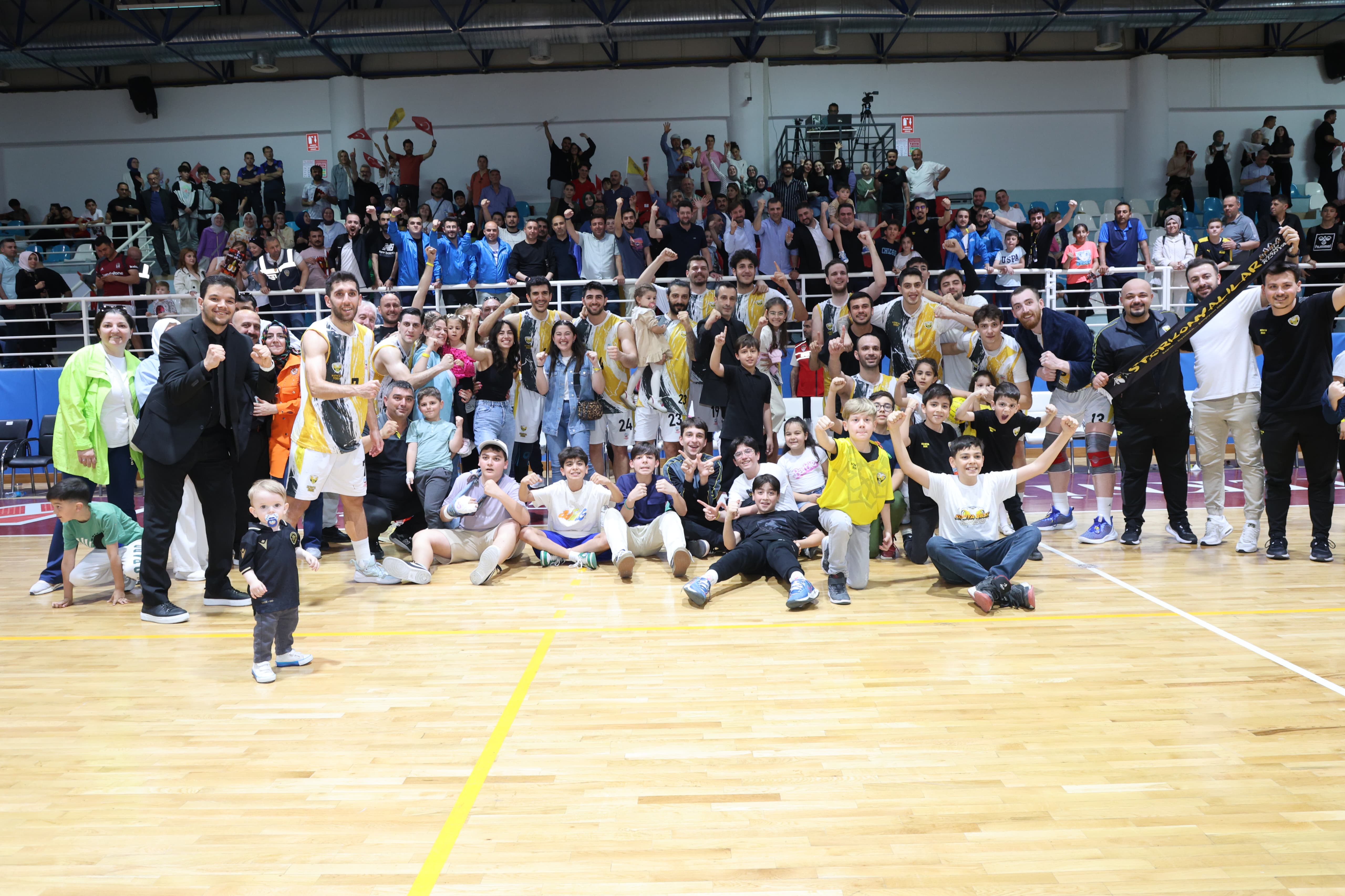 BÜYÜKŞEHİR BELEDİYESPOR BASKETBOL TAKIMI ADIM ADIM FİNALE YÜRÜYOR