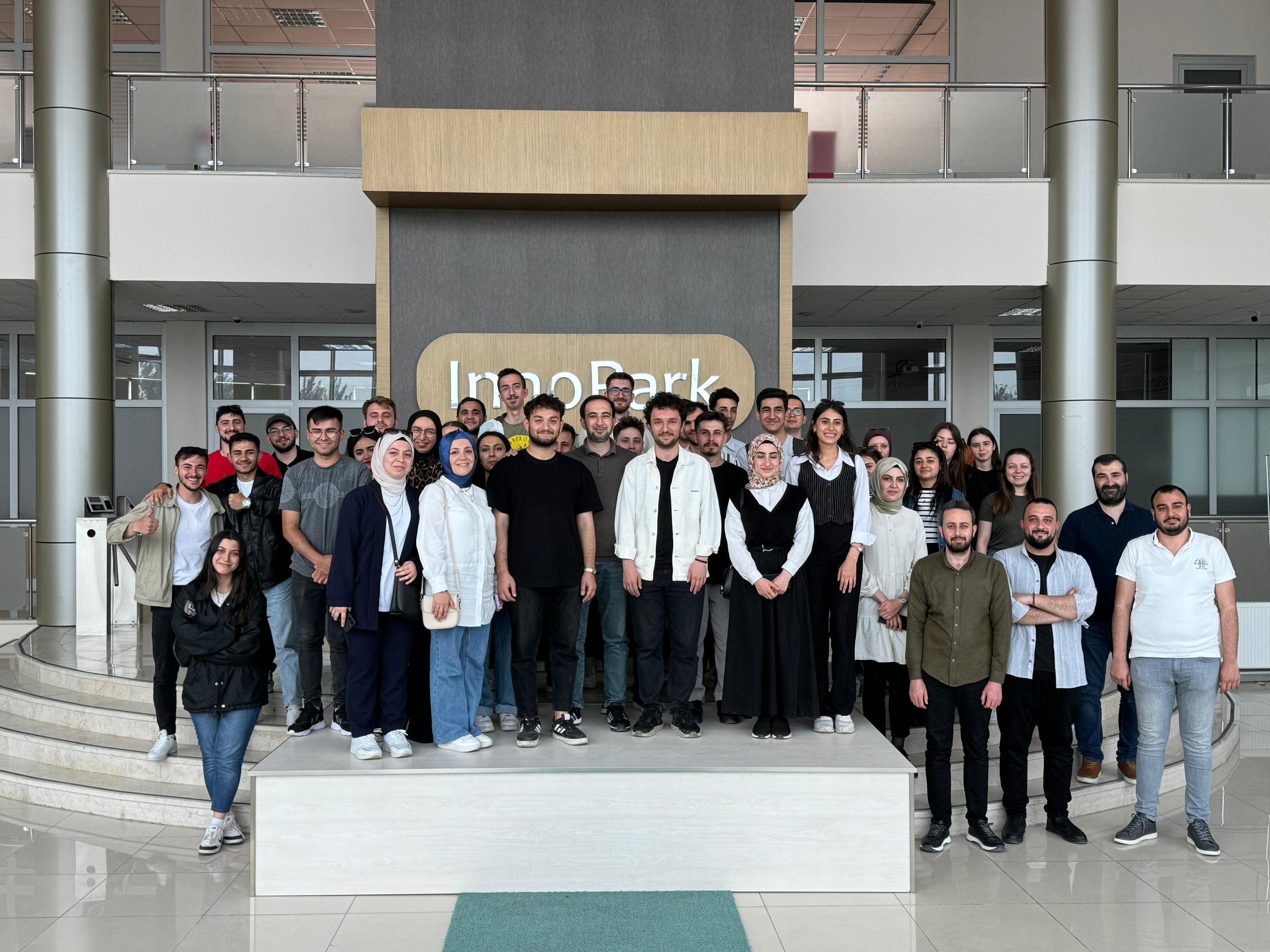 SOSYAL İNOVASYON AJANSI “İNOVASYON SEYAHAT FONU” PROGRAMI İLE GENÇLERİ YENİLİKLERLE BULUŞTURUYOR