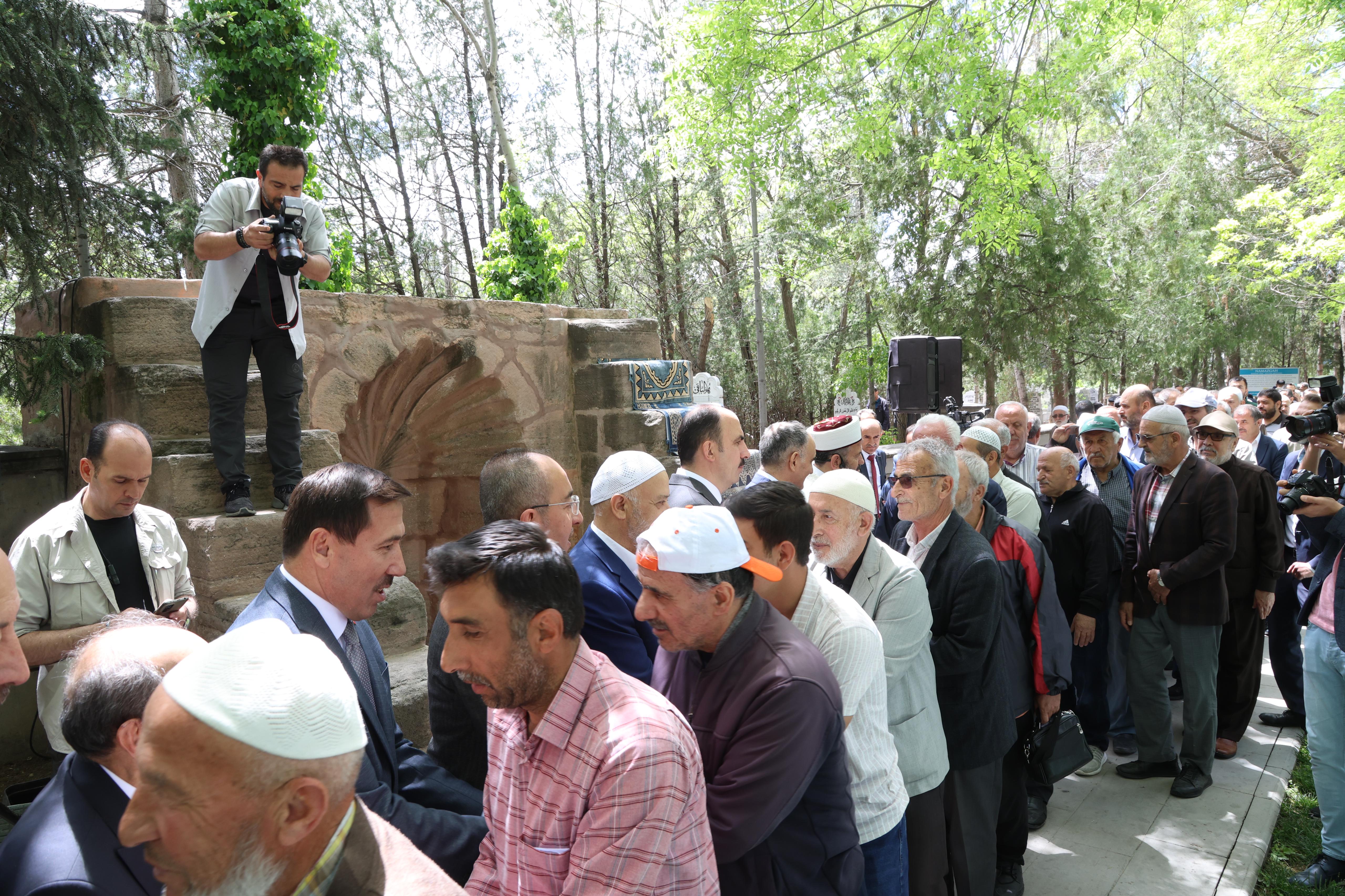 NAMAZGÂH’TA ELLER YAĞMUR İÇİN SEMAYA KALKTI