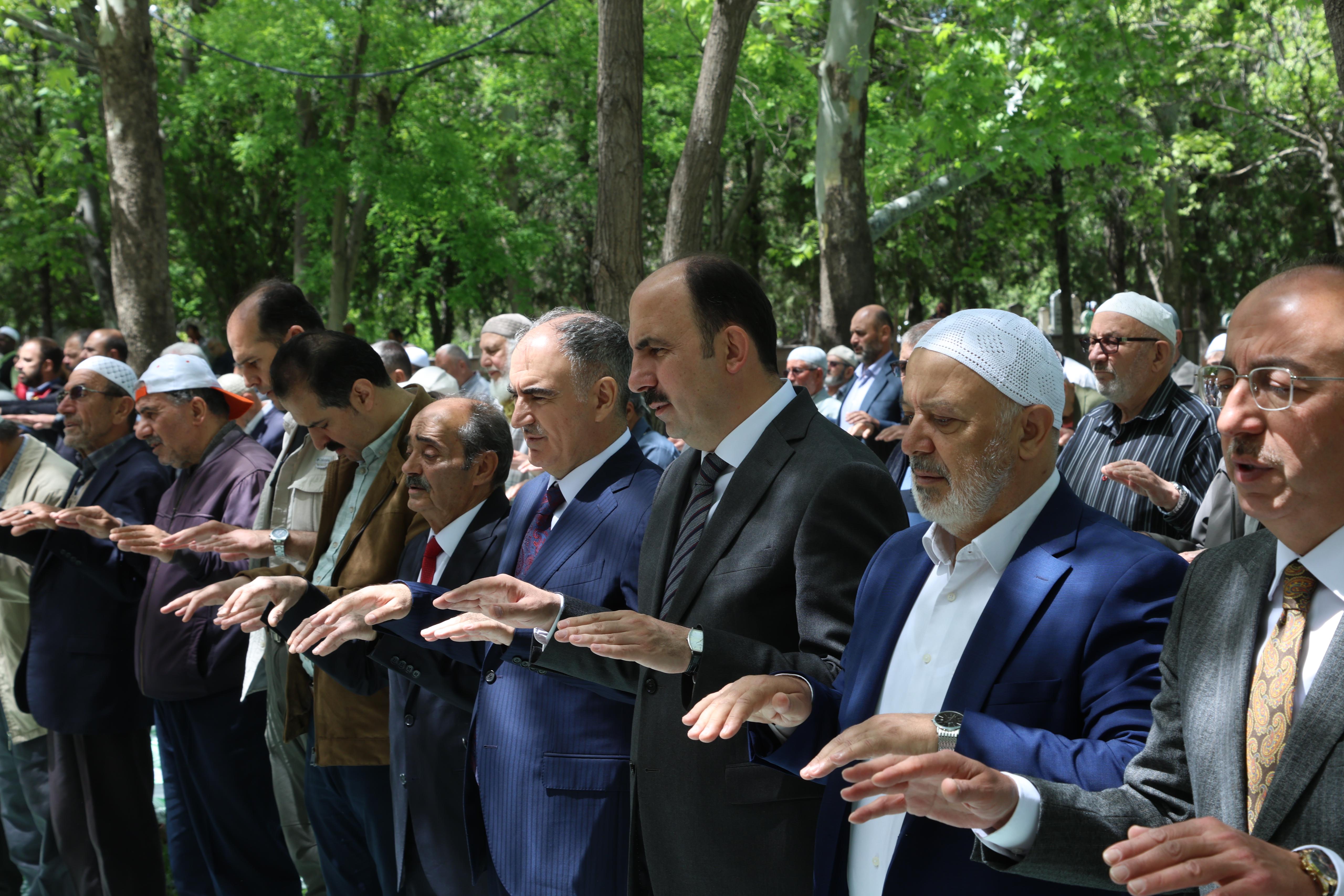 NAMAZGÂH’TA ELLER YAĞMUR İÇİN SEMAYA KALKTI