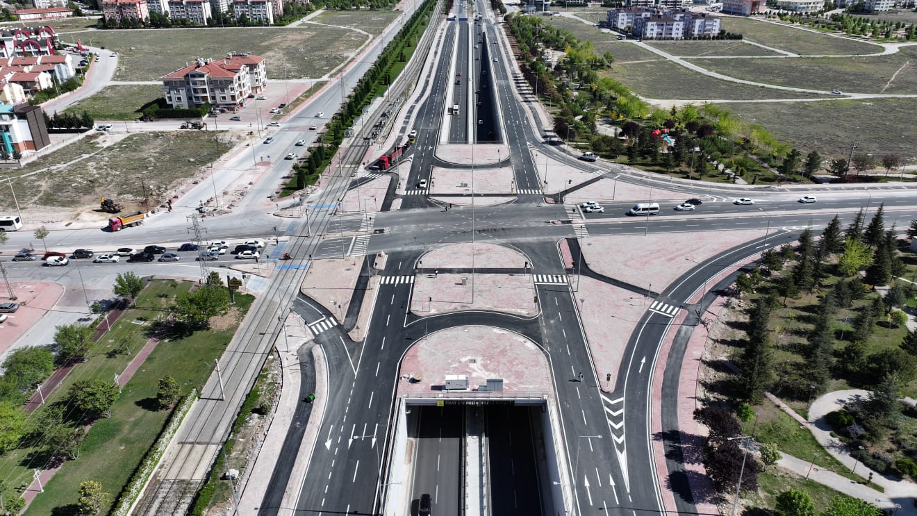 BAŞKAN ALTAY: “FIRAT CADDESİ KÖPRÜLÜ KAVŞAĞI’NIN ÜST TARAFI DA HİZMETE AÇILDI”