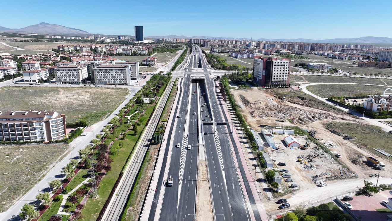 BAŞKAN ALTAY: “FIRAT CADDESİ KÖPRÜLÜ KAVŞAĞI’NIN ÜST TARAFI DA HİZMETE AÇILDI”