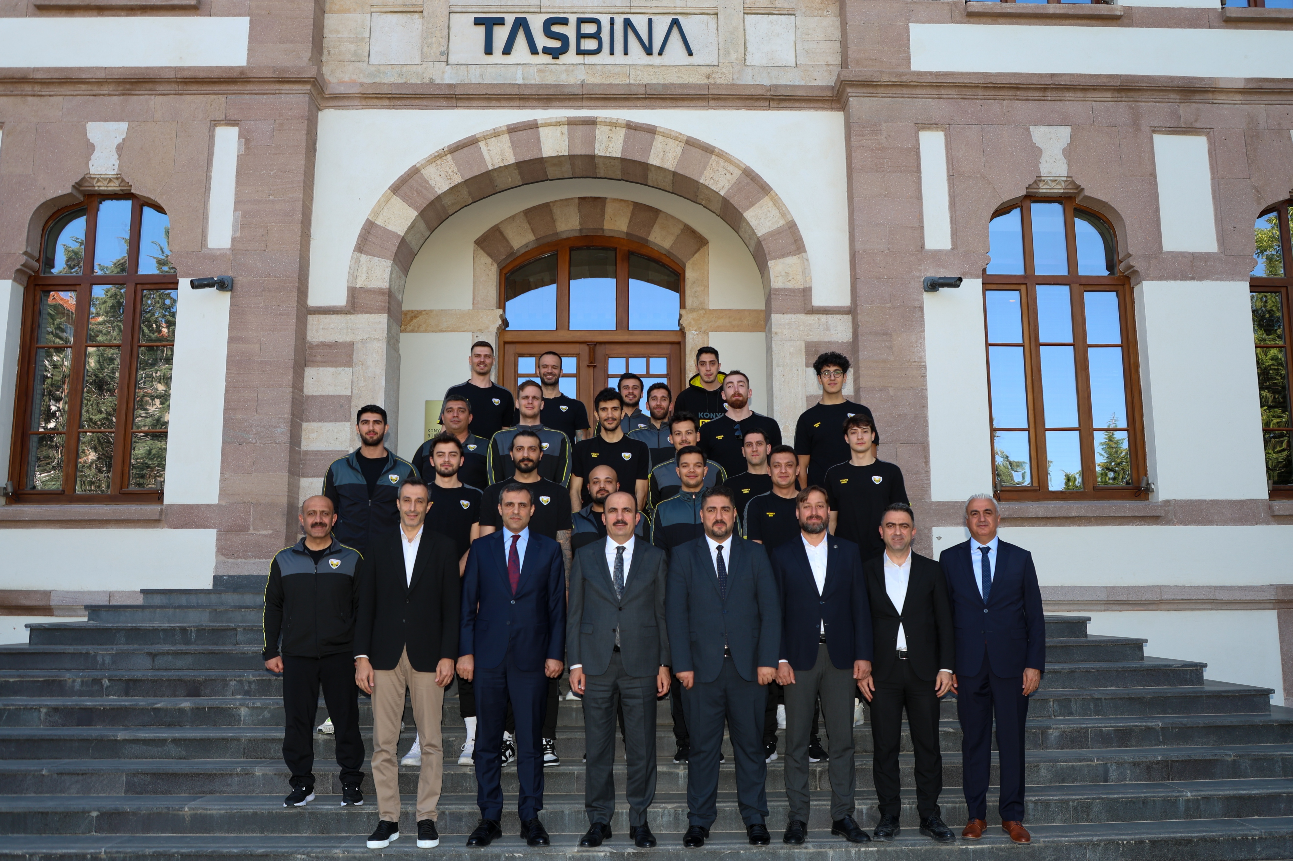 TÜRKİYE BASKETBOL LİGİ’NE YÜKSELEN TAKIM BAŞKAN ALTAY’I ZİYARET ETTİ