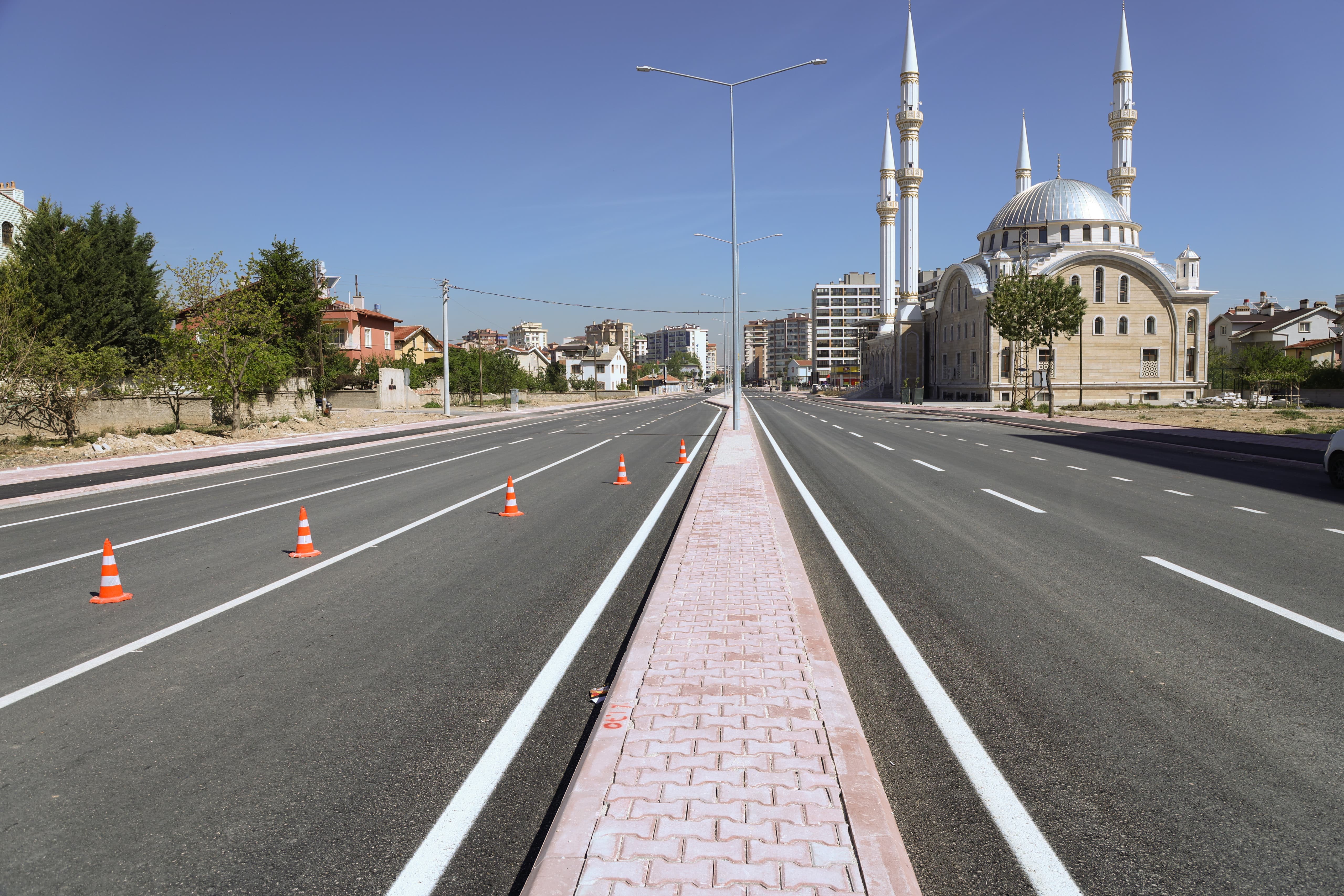 BAŞKAN ALTAY: “KÜÇÜK AYMANAS CADDESİ ŞEHRİMİZE HAYIRLI OLSUN”