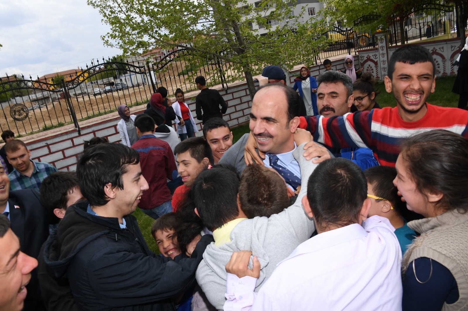 BAŞKAN ALTAY: “ENGELLERİ HEP BİRLİKTE KALDIRIYORUZ”