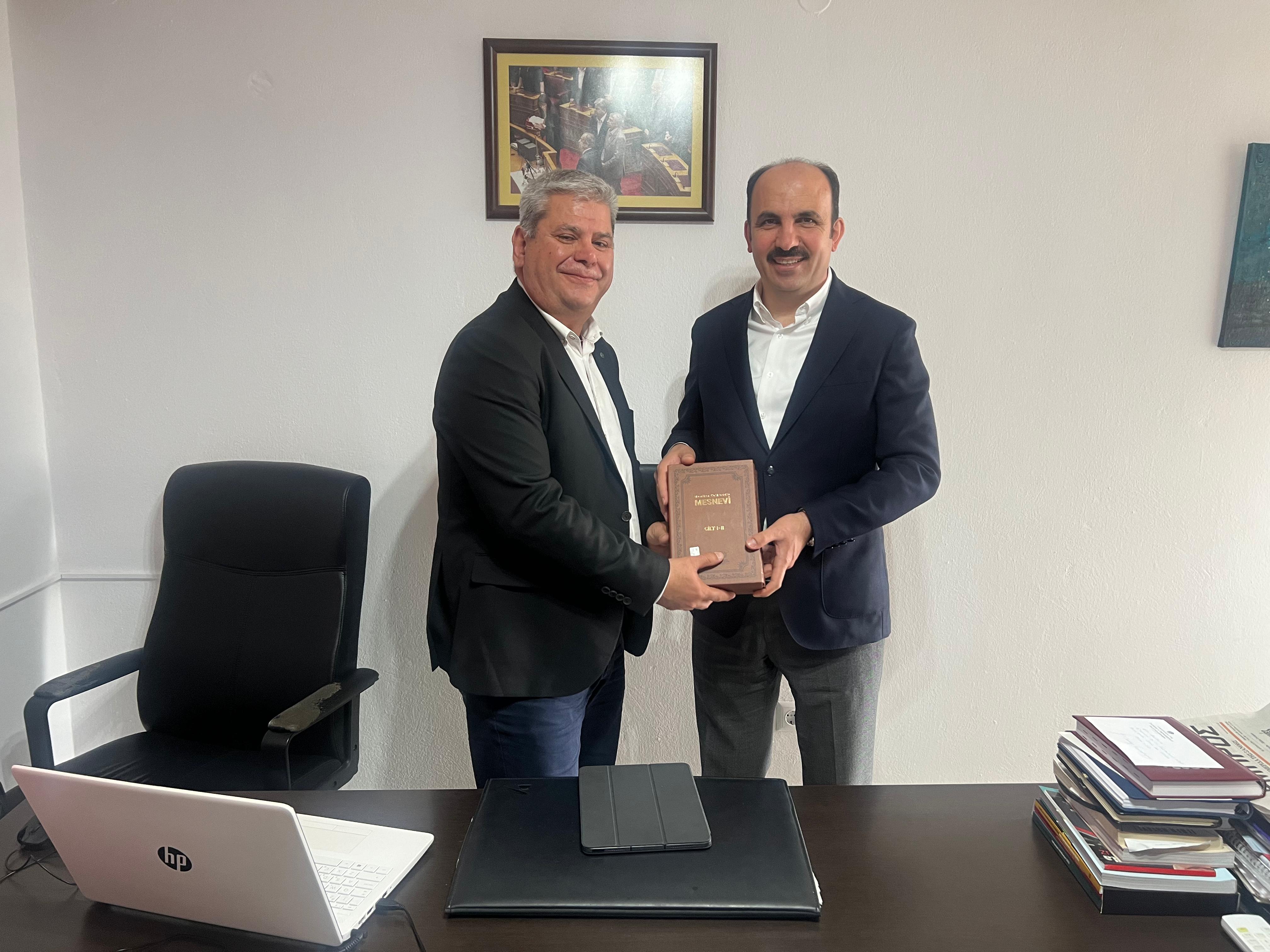 TDBB BAŞKANI ALTAY YUNANİSTAN’DA SOYDAŞLARIMIZLA BİR ARAYA GELDİ