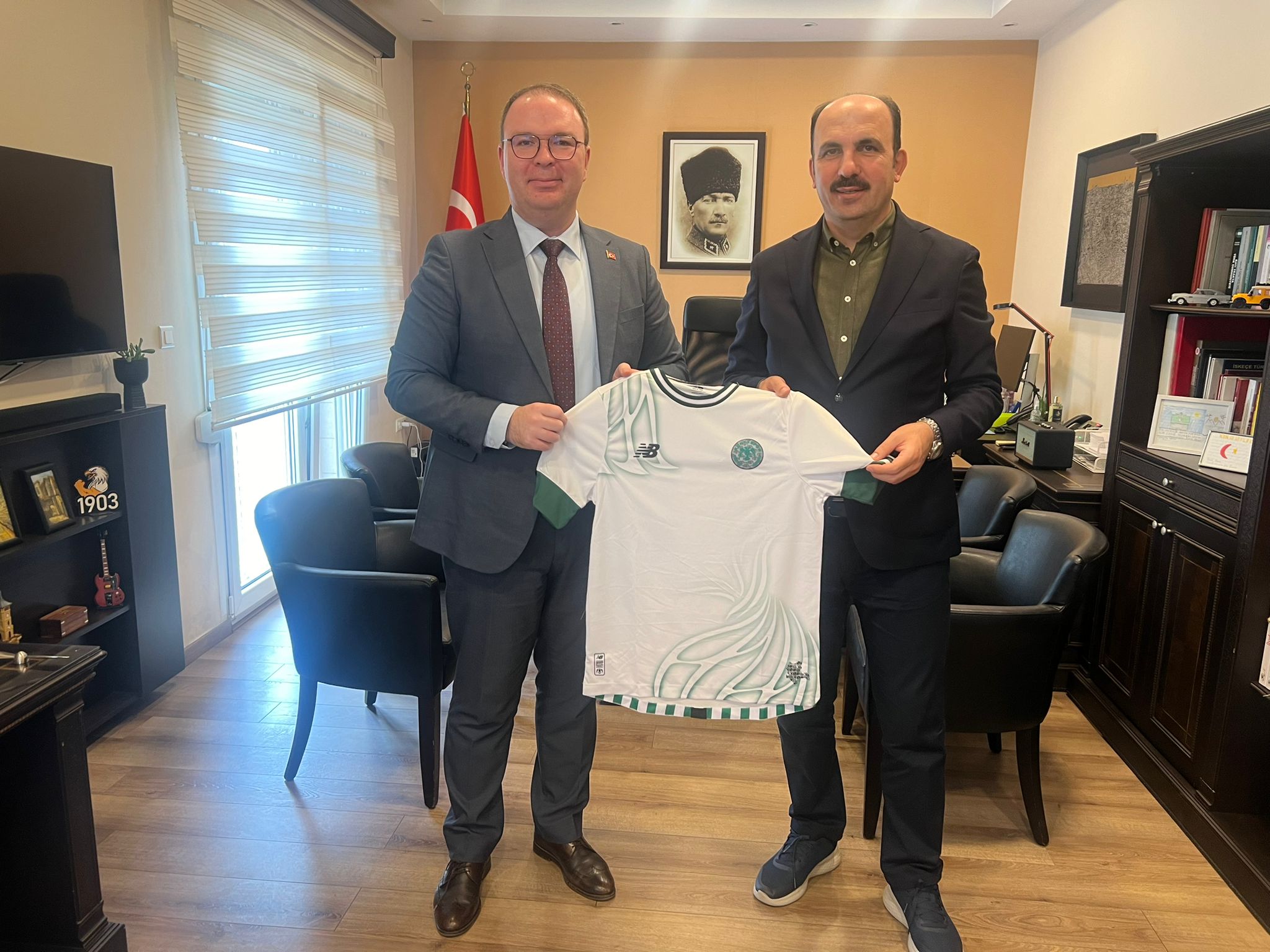TDBB BAŞKANI ALTAY YUNANİSTAN’DA SOYDAŞLARIMIZLA BİR ARAYA GELDİ