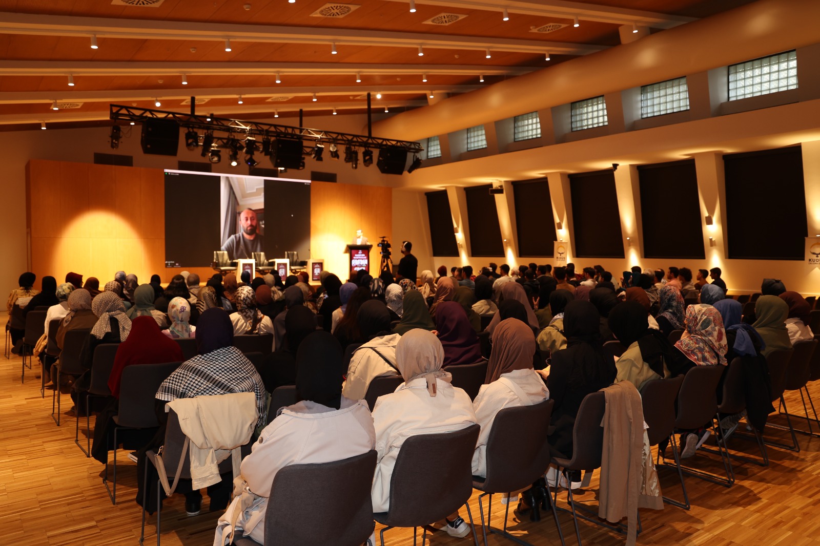 KONYA BÜYÜKŞEHİR ÇATISI ALTINDAKİ KUDÜS ÇALIŞMA GRUBU “GAZZE’NİN GAZETECİLERİ” KONFERANSI DÜZENLEDİ