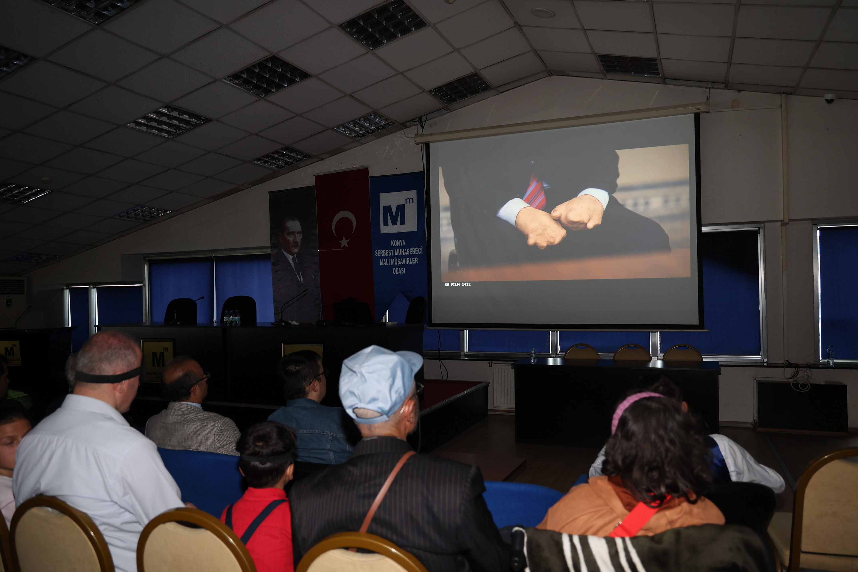 KONYA BÜYÜKŞEHİR’DEN GÖRME ENGELLİLER İÇİN SESLİ BETİMLEMELİ FİLM ETKİNLİĞİ