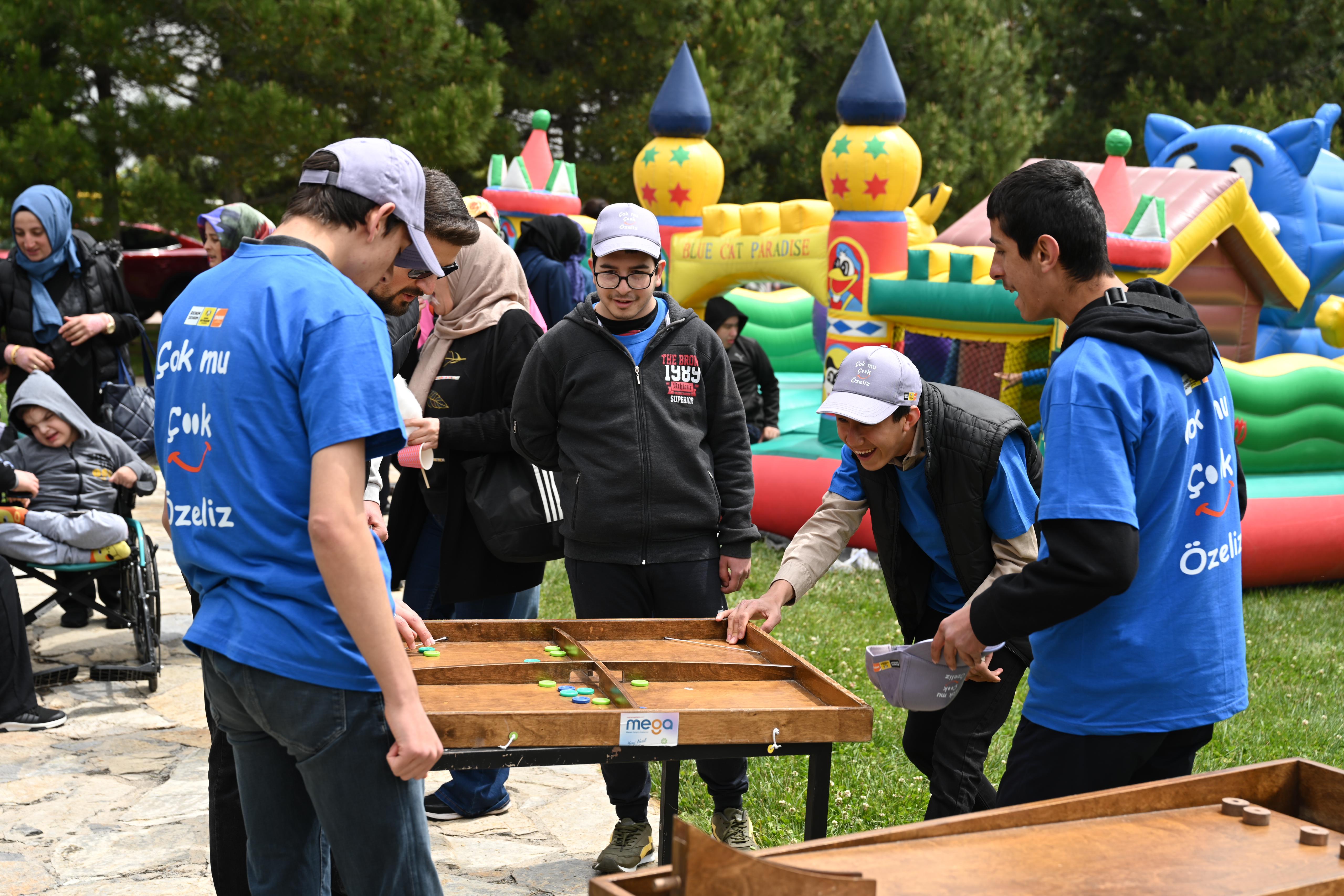 KONYA’DAKİ ÖZEL ÖĞRENCİLER KENDİLERİ İÇİN DÜZENLENEN BAHAR ŞENLİĞİNDE GÖNÜLLERİNCE EĞLENDİ