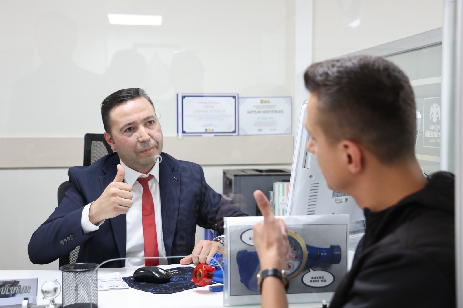 KOSKİ ÇALIŞANLARI ALDIKLARI EĞİTİMLE İŞİTME ENGELLİ ABONELERE İŞARET DİLİYLE DESTEK OLUYOR