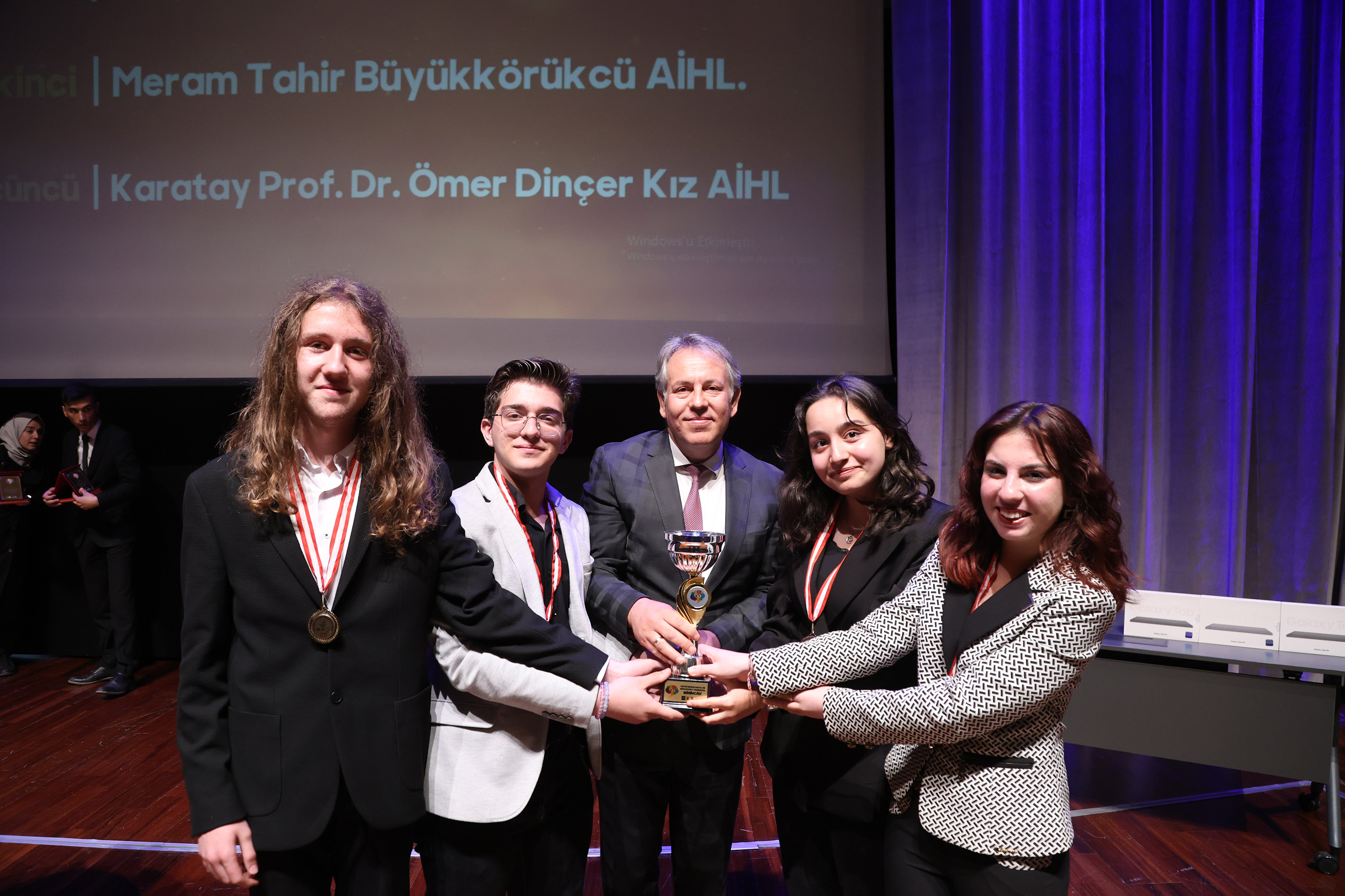KONYA BÜYÜKŞEHİR’İN YARIŞMALARINDA BAŞARI GÖSTEREN ÖĞRENCİLERE ÖDÜLLERİ VERİLDİ