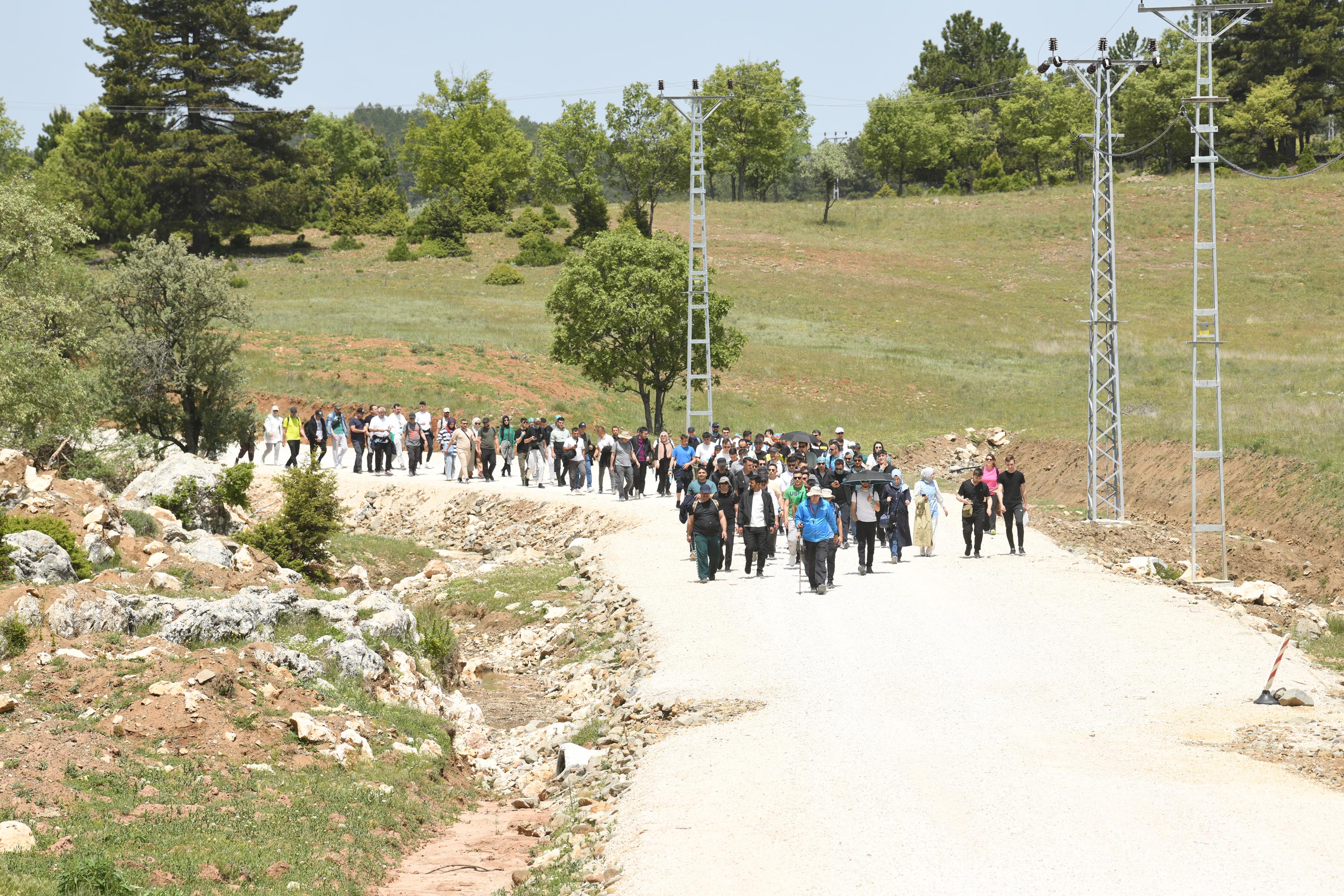 BÜYÜKŞEHİR PERSONELİ DOĞA YÜRÜYÜŞÜNDE BİR ARAYA GELDİ