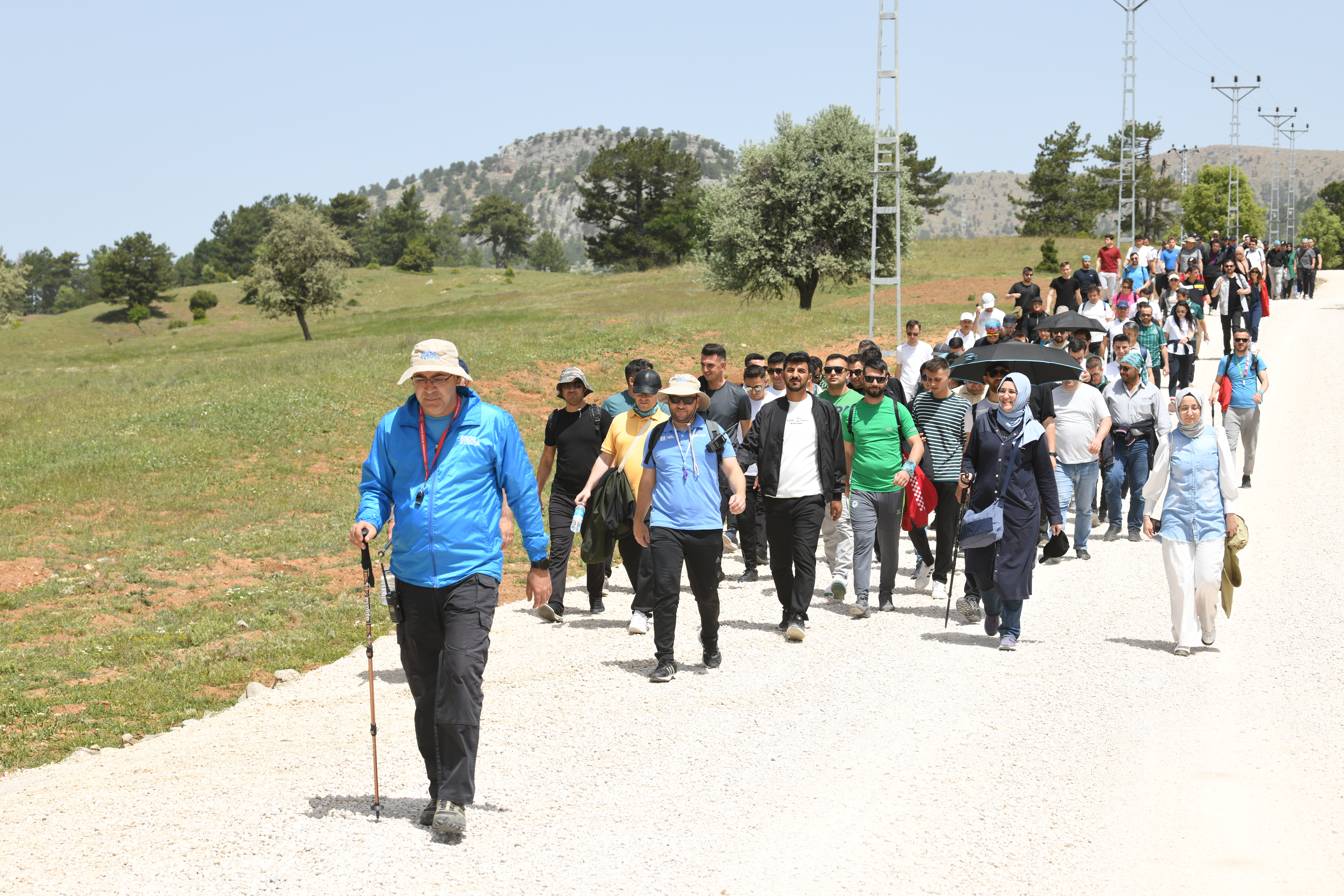 BÜYÜKŞEHİR PERSONELİ DOĞA YÜRÜYÜŞÜNDE BİR ARAYA GELDİ