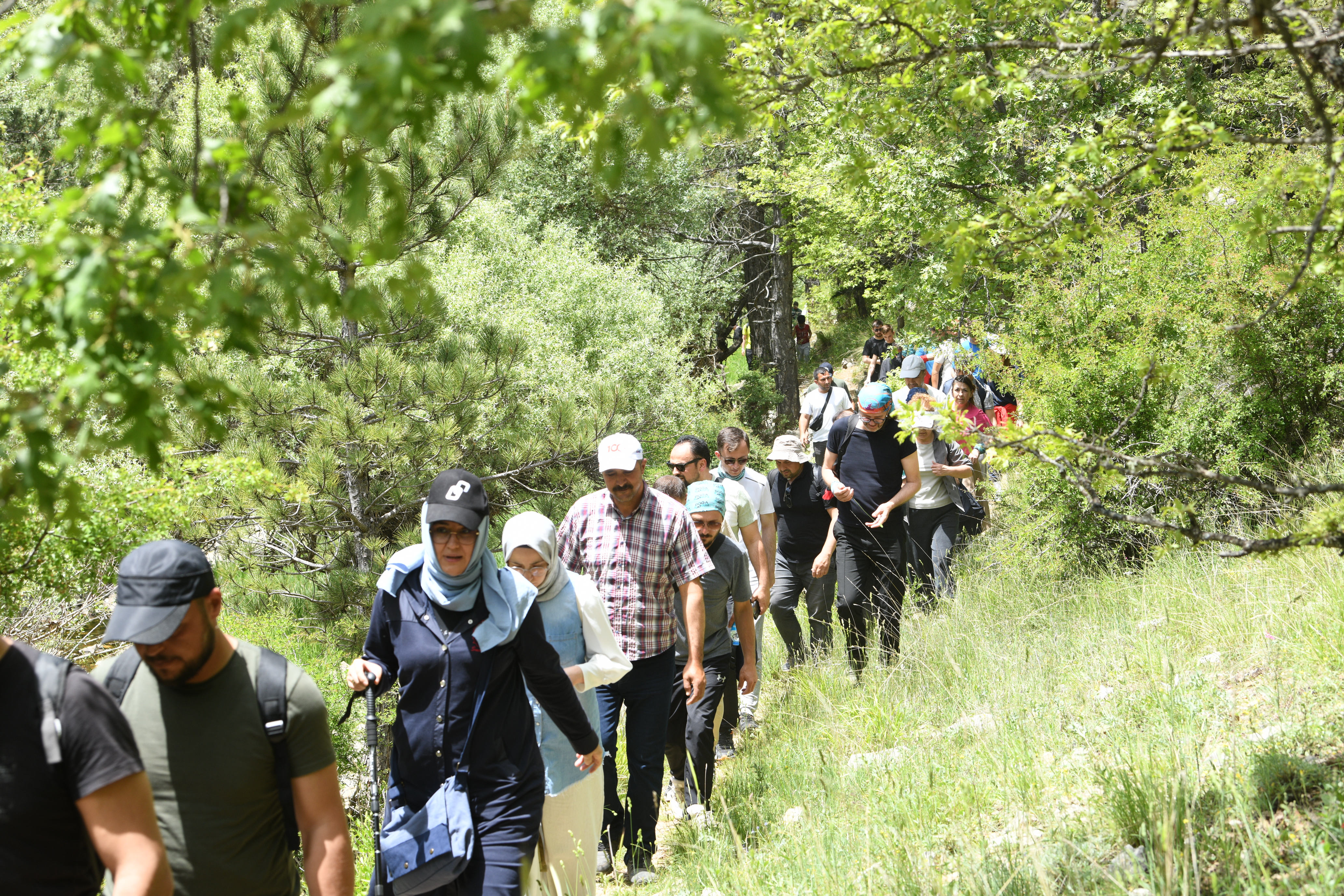BÜYÜKŞEHİR PERSONELİ DOĞA YÜRÜYÜŞÜNDE BİR ARAYA GELDİ