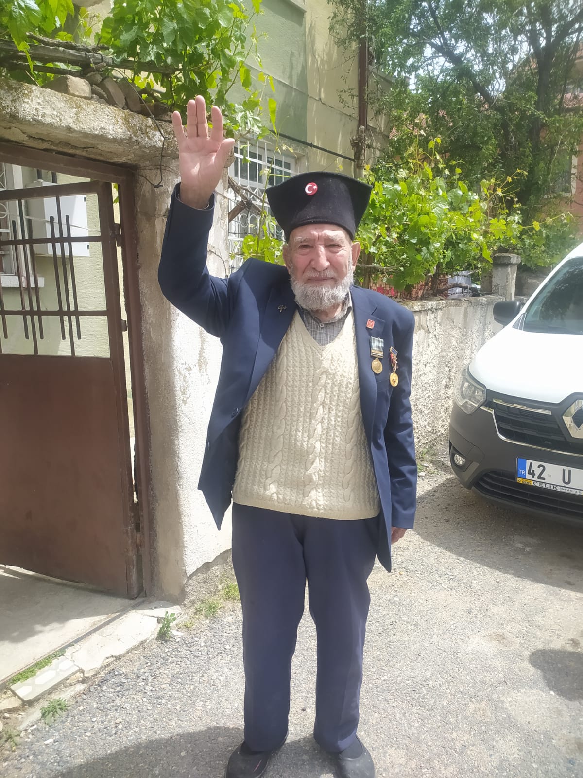 BAŞKAN ALTAY: "31 İLÇEDEKİ ŞEHİT VE GAZİ AİLELERİMİZİN EVLERİNE MİSAFİR OLUYORUZ”