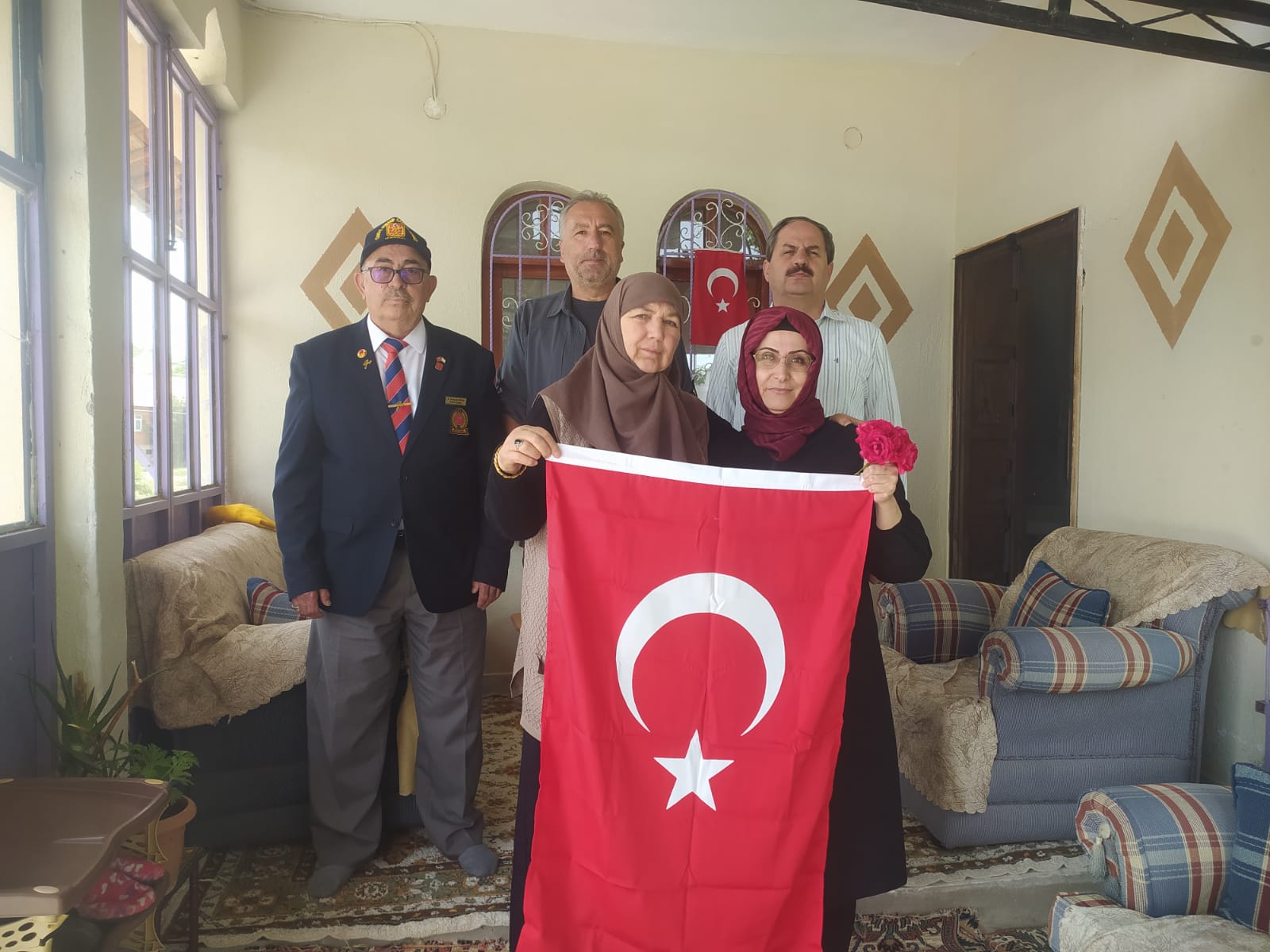 BAŞKAN ALTAY: "31 İLÇEDEKİ ŞEHİT VE GAZİ AİLELERİMİZİN EVLERİNE MİSAFİR OLUYORUZ”