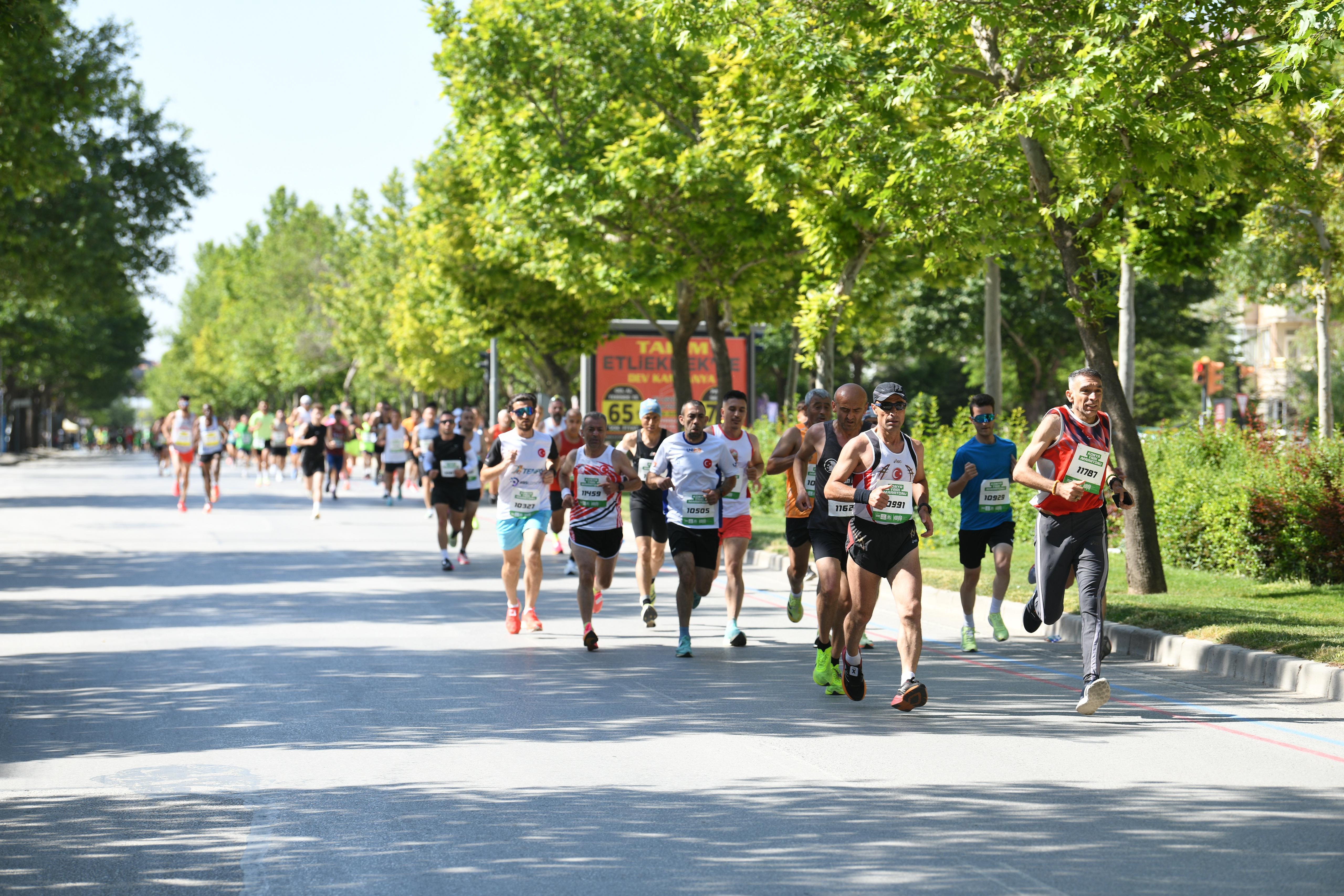 3. ULUSLARARASI KONYA YARI MARATONU BÜYÜK BİR COŞKUYLA KOŞULDU