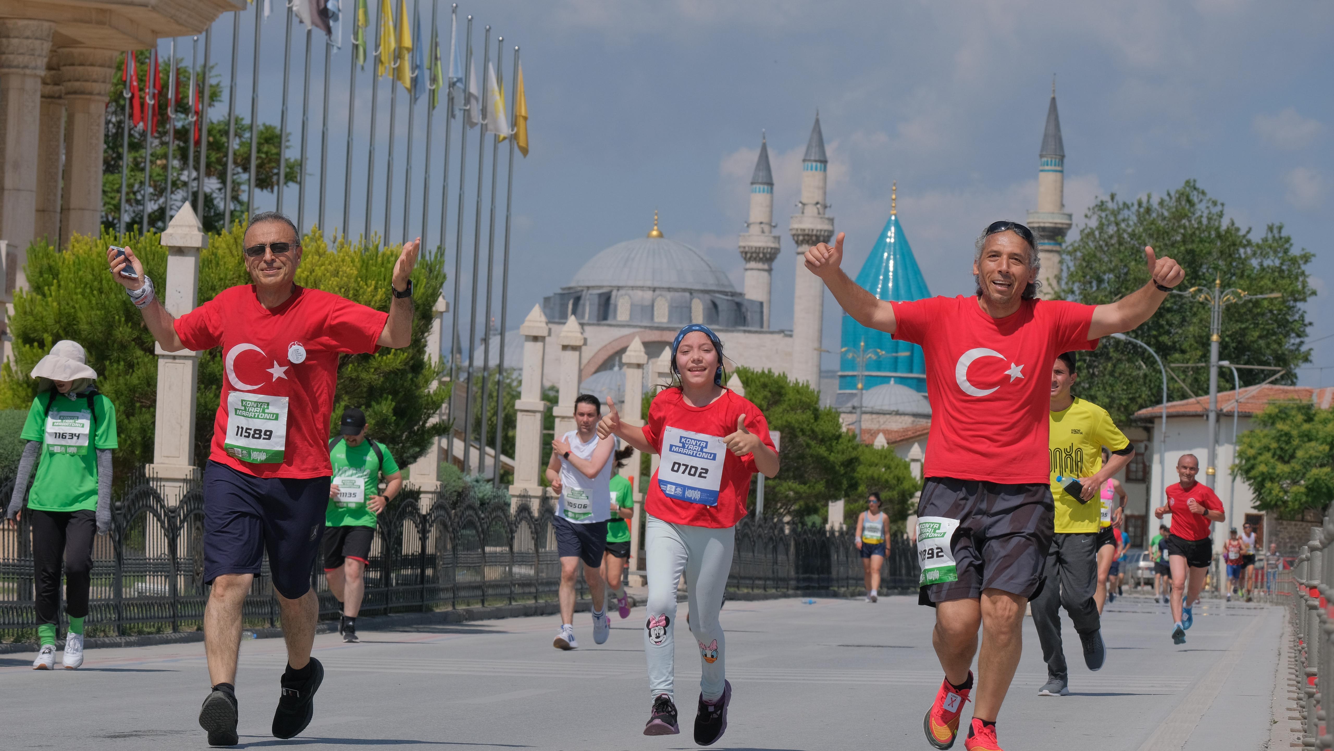 3. ULUSLARARASI KONYA YARI MARATONU BÜYÜK BİR COŞKUYLA KOŞULDU