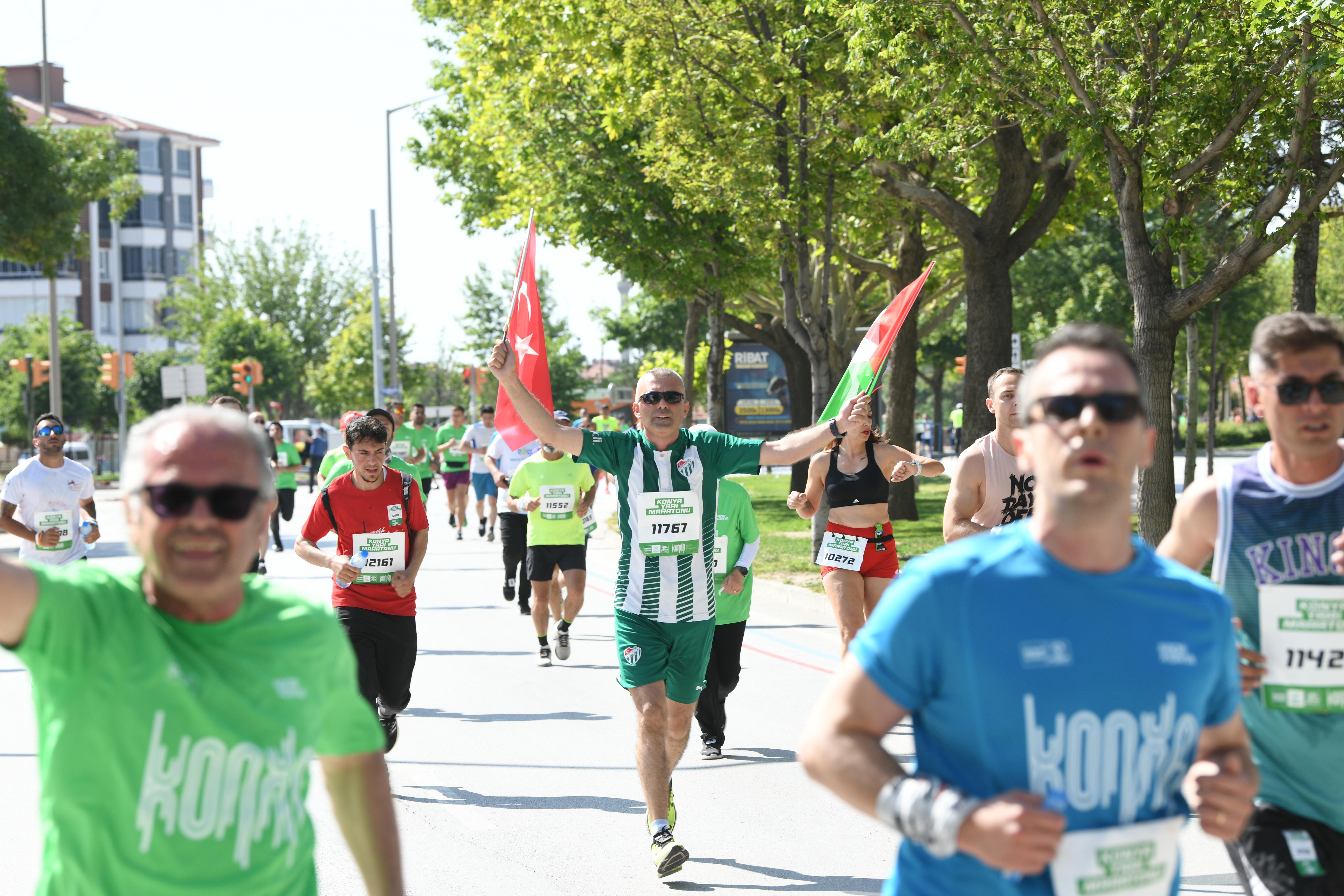 3. ULUSLARARASI KONYA YARI MARATONU BÜYÜK BİR COŞKUYLA KOŞULDU