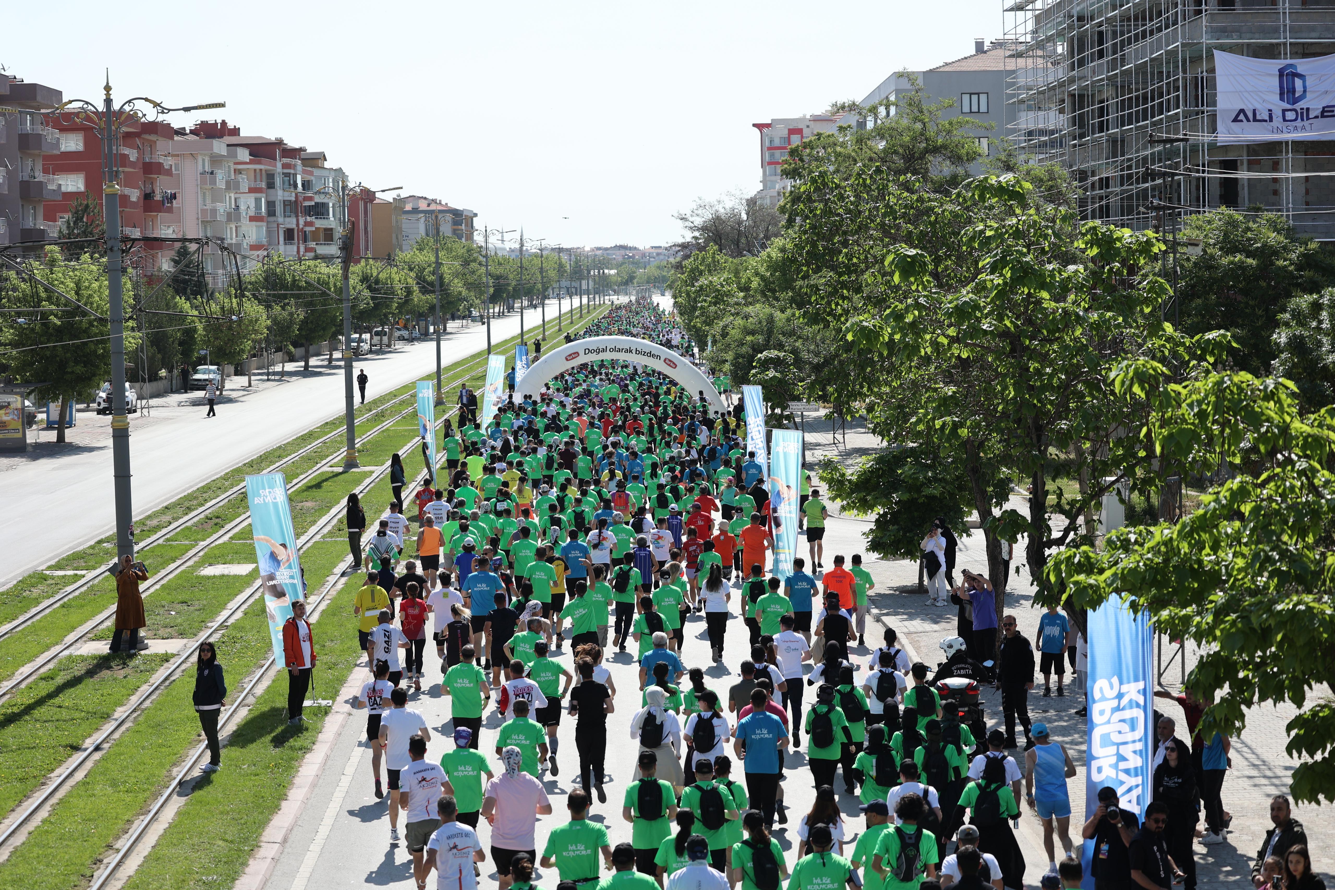 3. ULUSLARARASI KONYA YARI MARATONU BÜYÜK BİR COŞKUYLA KOŞULDU