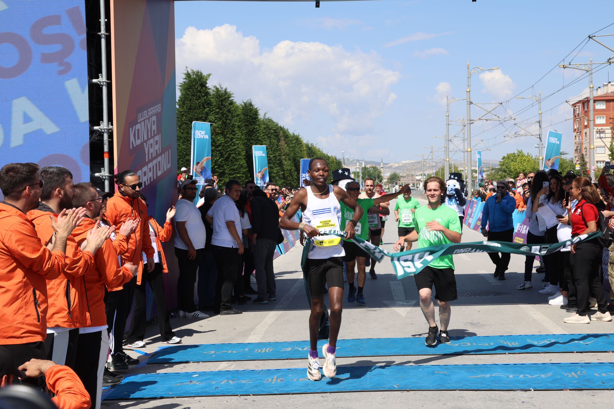 3. ULUSLARARASI KONYA YARI MARATONU BÜYÜK BİR COŞKUYLA KOŞULDU