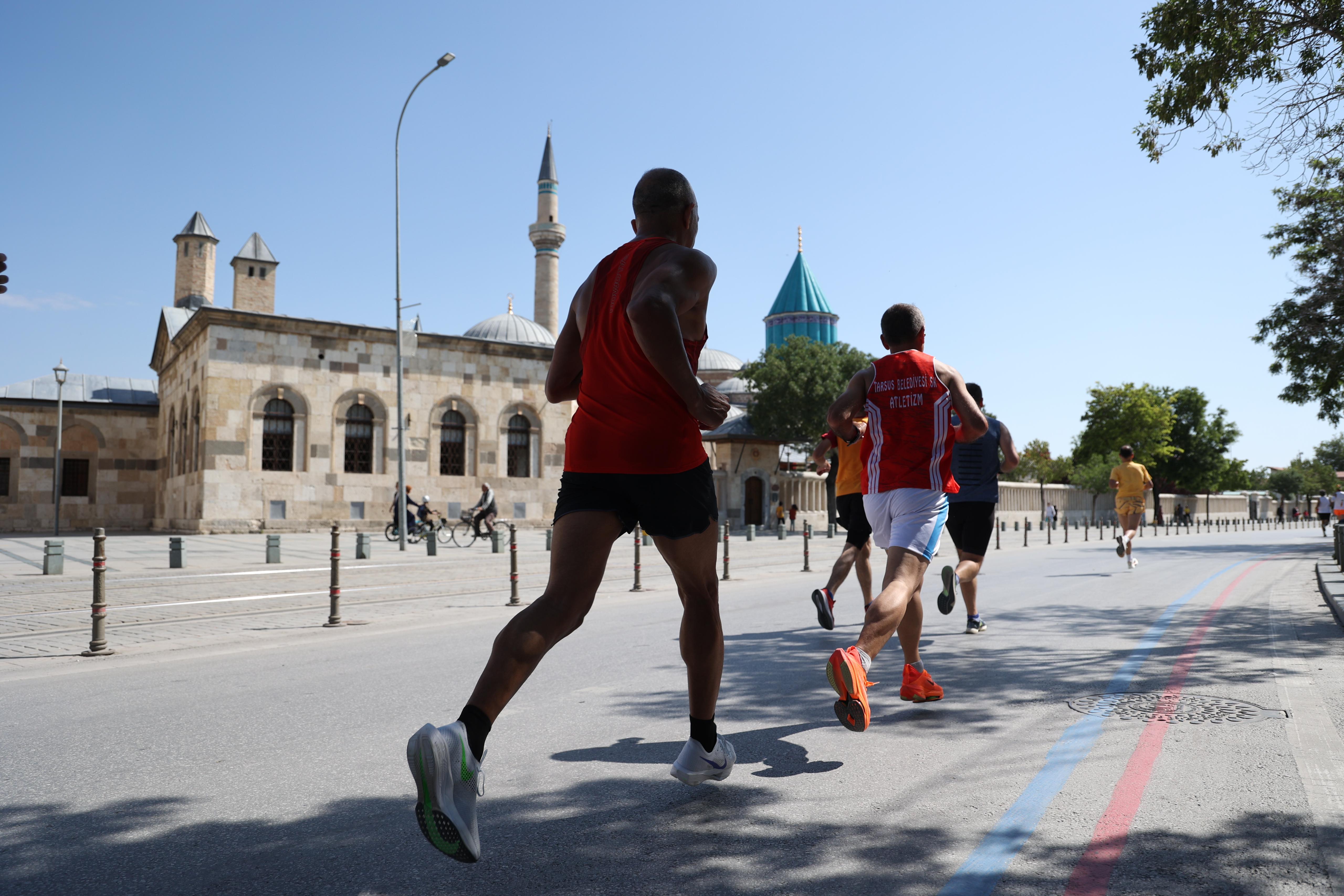 3. ULUSLARARASI KONYA YARI MARATONU BÜYÜK BİR COŞKUYLA KOŞULDU