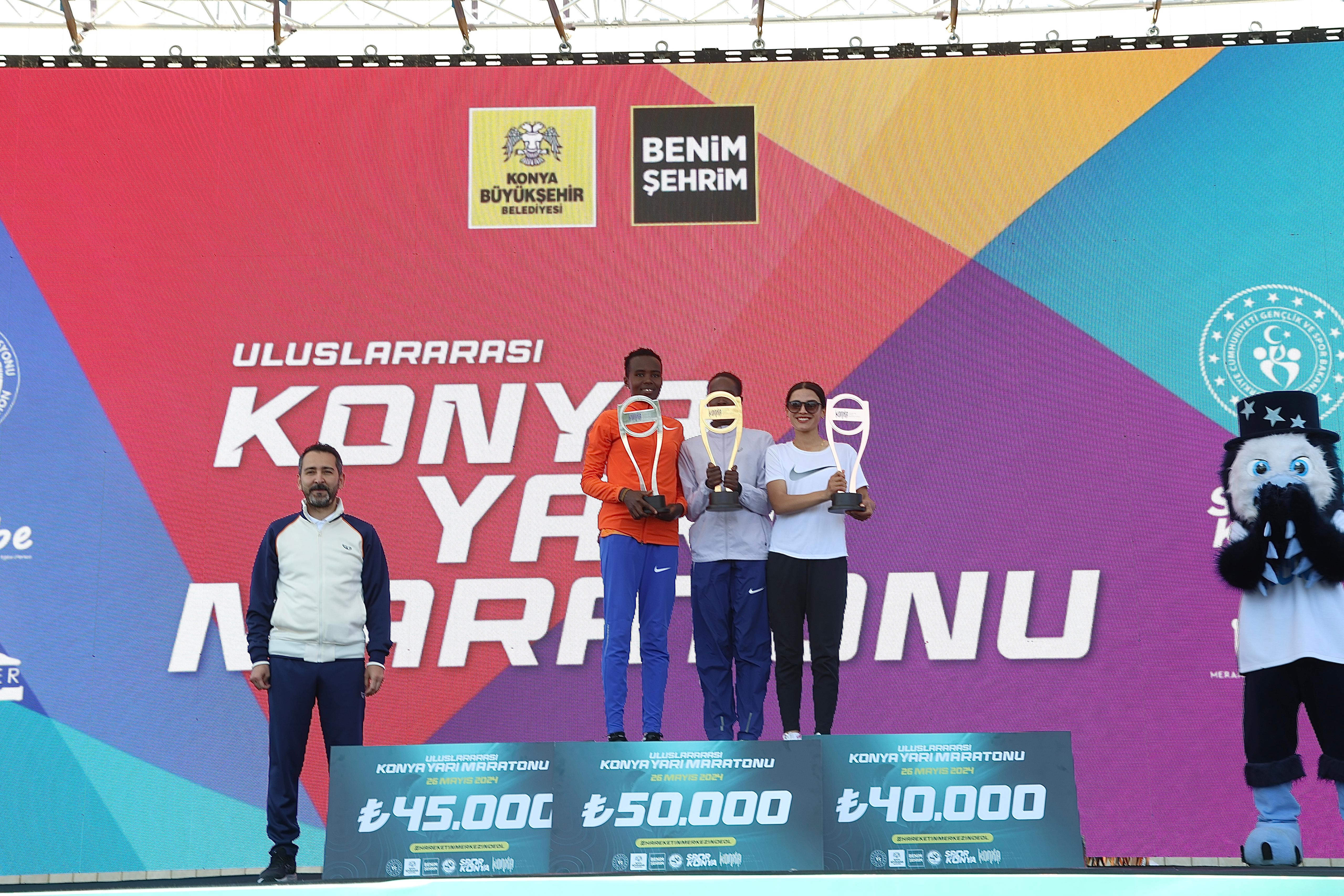 3. ULUSLARARASI KONYA YARI MARATONU BÜYÜK BİR COŞKUYLA KOŞULDU