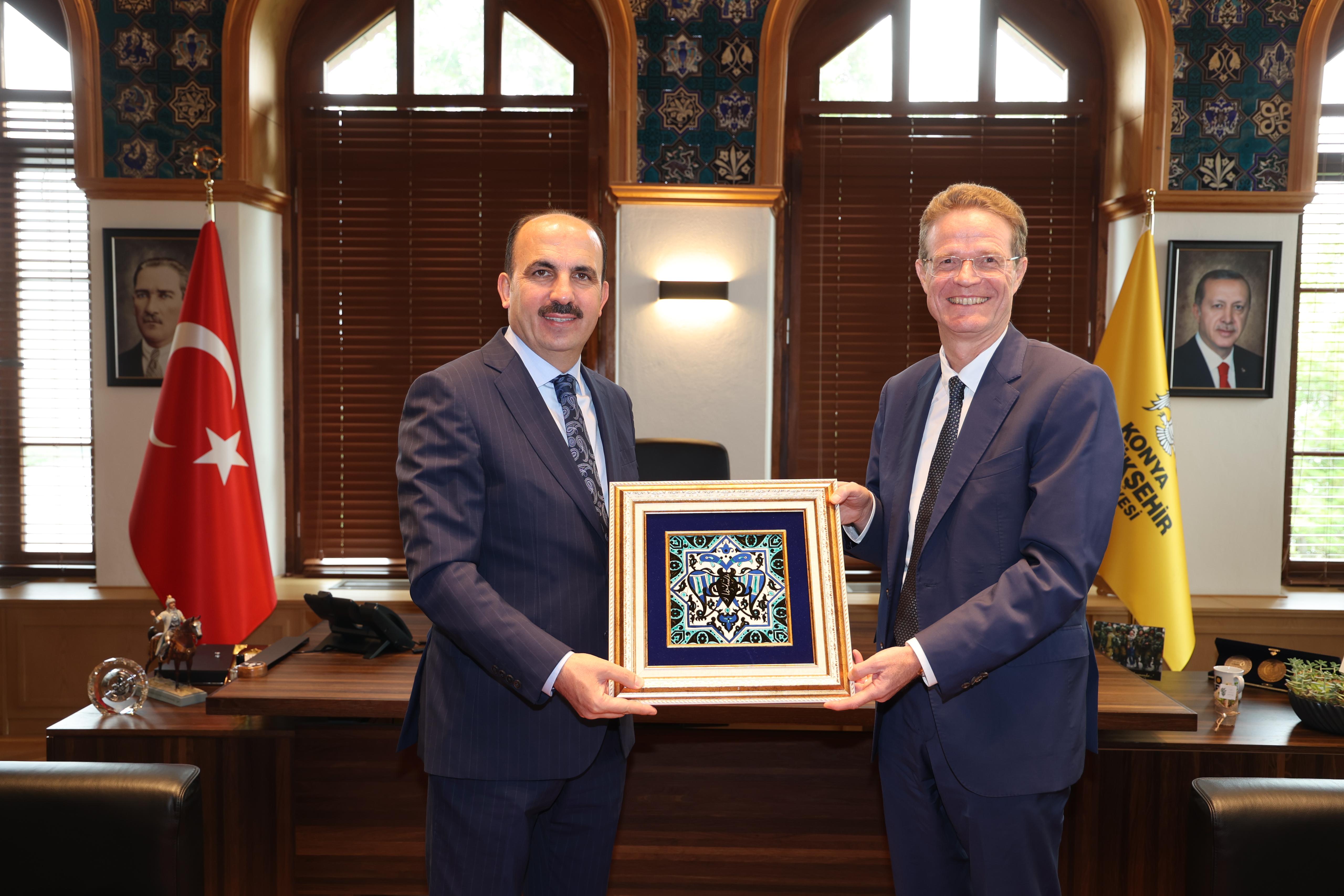 AB TÜRKİYE DELEGASYONU BAŞKANI BÜYÜKELÇİ LANDRUT BAŞKAN ALTAY’I ZİYARET ETTİ