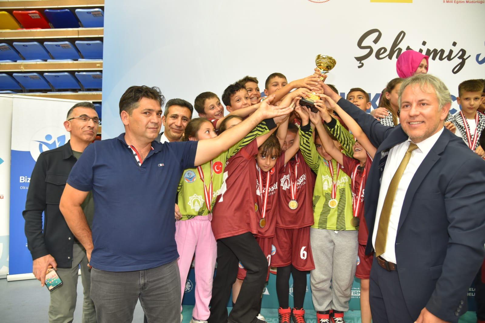 KONYA BÜYÜKŞEHİR’İN GELENEKSEL ÇOCUK OYUNLARI İL FİNALİ BÜYÜK HEYECANA SAHNE OLDU