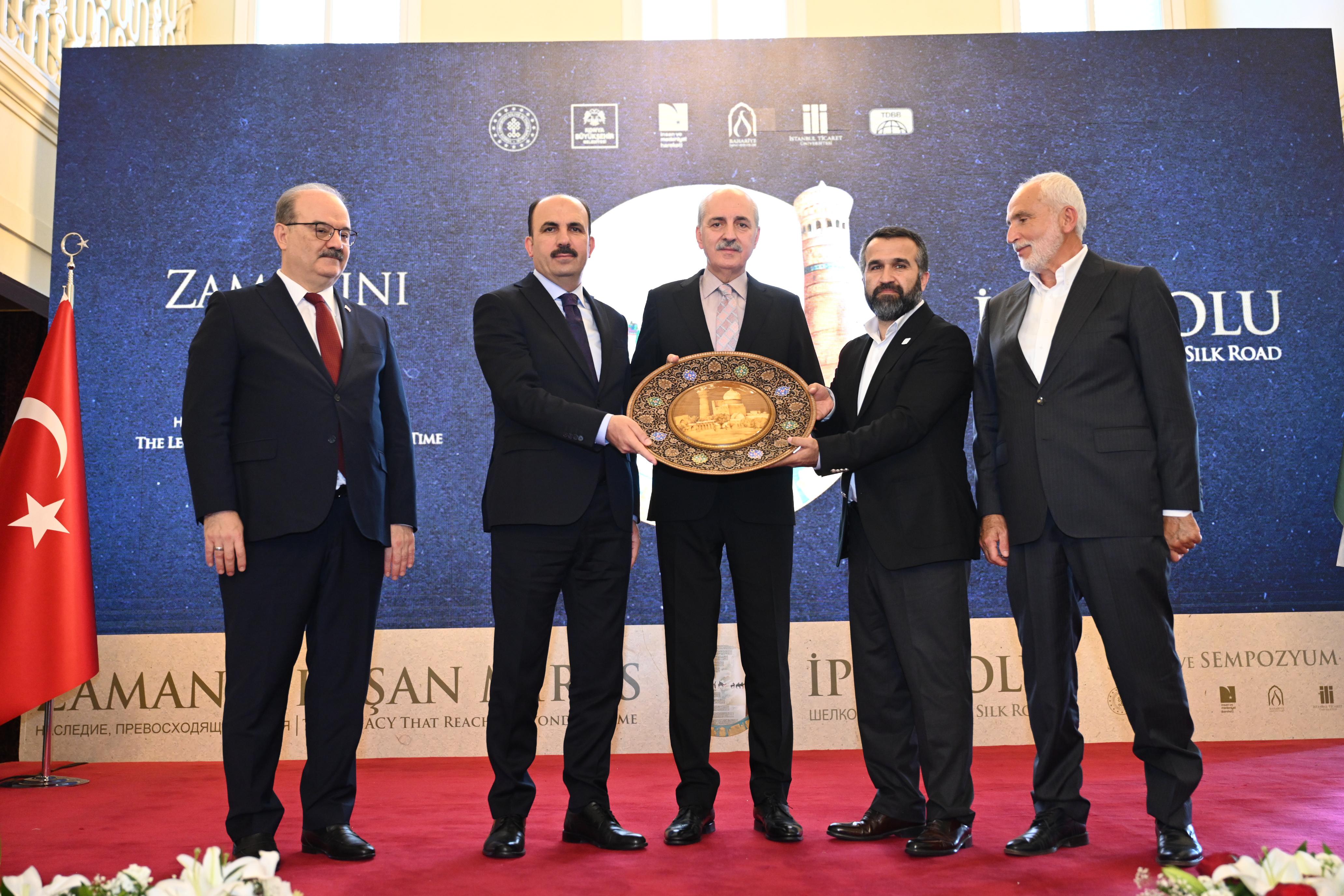 TBMM BAŞKANI KURTULMUŞ “ZAMANINI AŞAN MİRAS; İPEK YOLU SERGİ VE SEMPOZYUMU”NUN AÇILIŞINA KATILDI