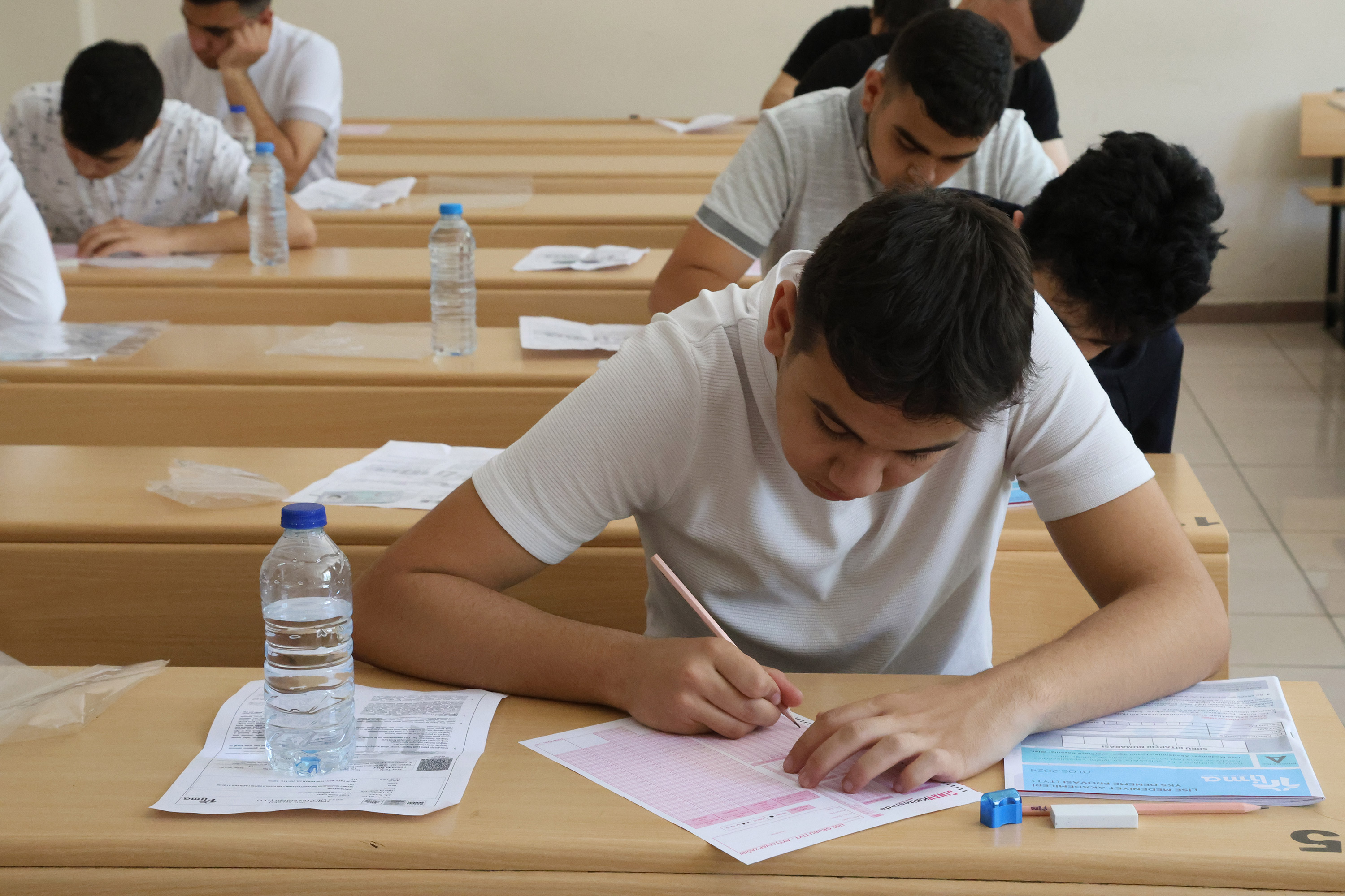 LİSE MEDENİYET AKADEMİSİ ÖĞRENCİLERİ YKS PROVASINDA TER DÖKTÜ