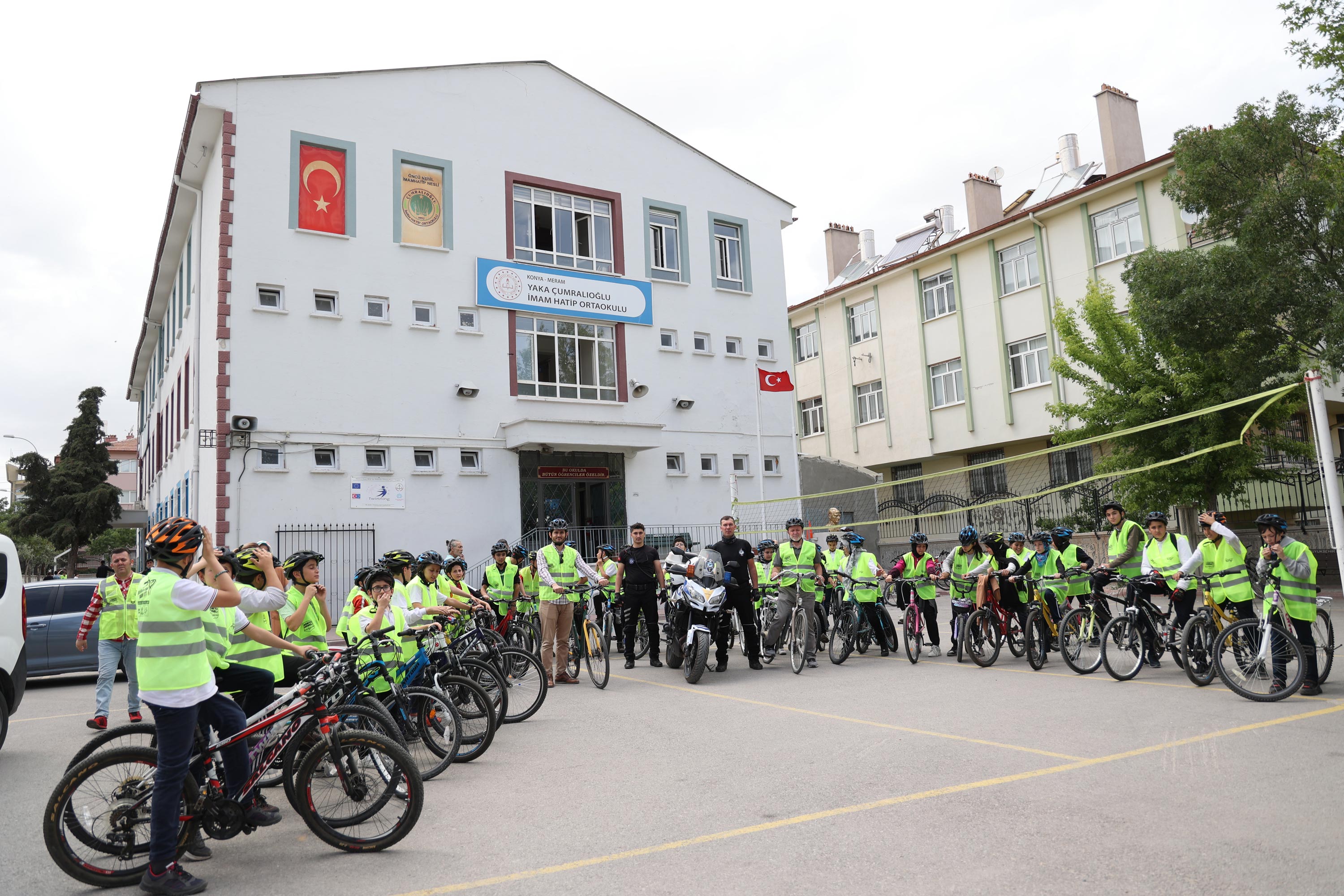 KONYA BÜYÜKŞEHİR “GÜVENLİ OKUL YOLLARI” PROJESİYLE TÜRKİYE'YE ÖRNEK OLUYOR