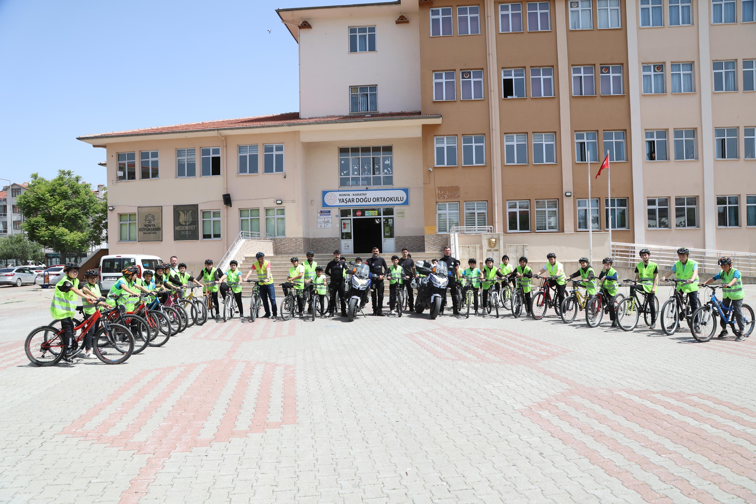 KONYA BÜYÜKŞEHİR “GÜVENLİ OKUL YOLLARI” PROJESİYLE TÜRKİYE'YE ÖRNEK OLUYOR