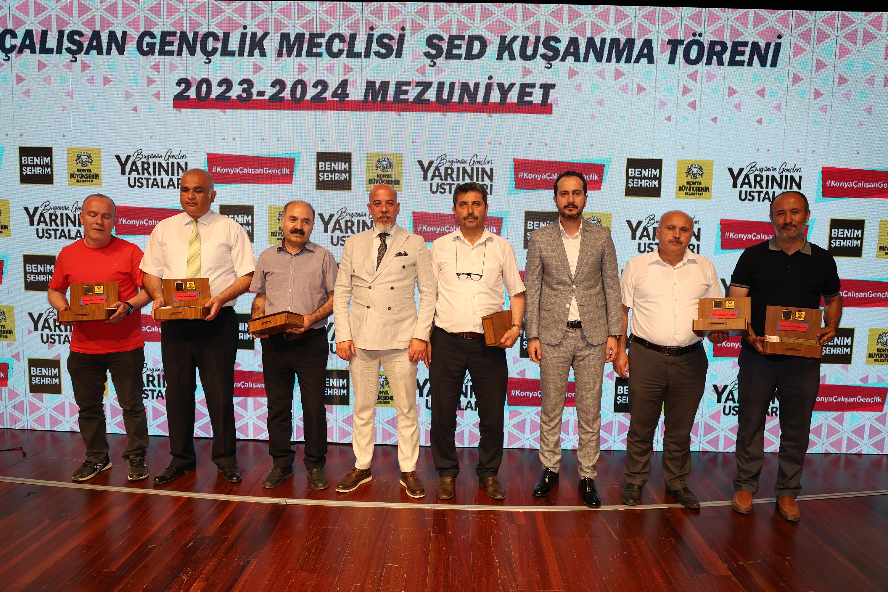 KONYA BÜYÜKŞEHİR ÇALIŞAN GENÇLİK MECLİSİ ÖĞRENCİLER İÇİN ŞED KUŞANMA TÖRENİ DÜZENLEDİ